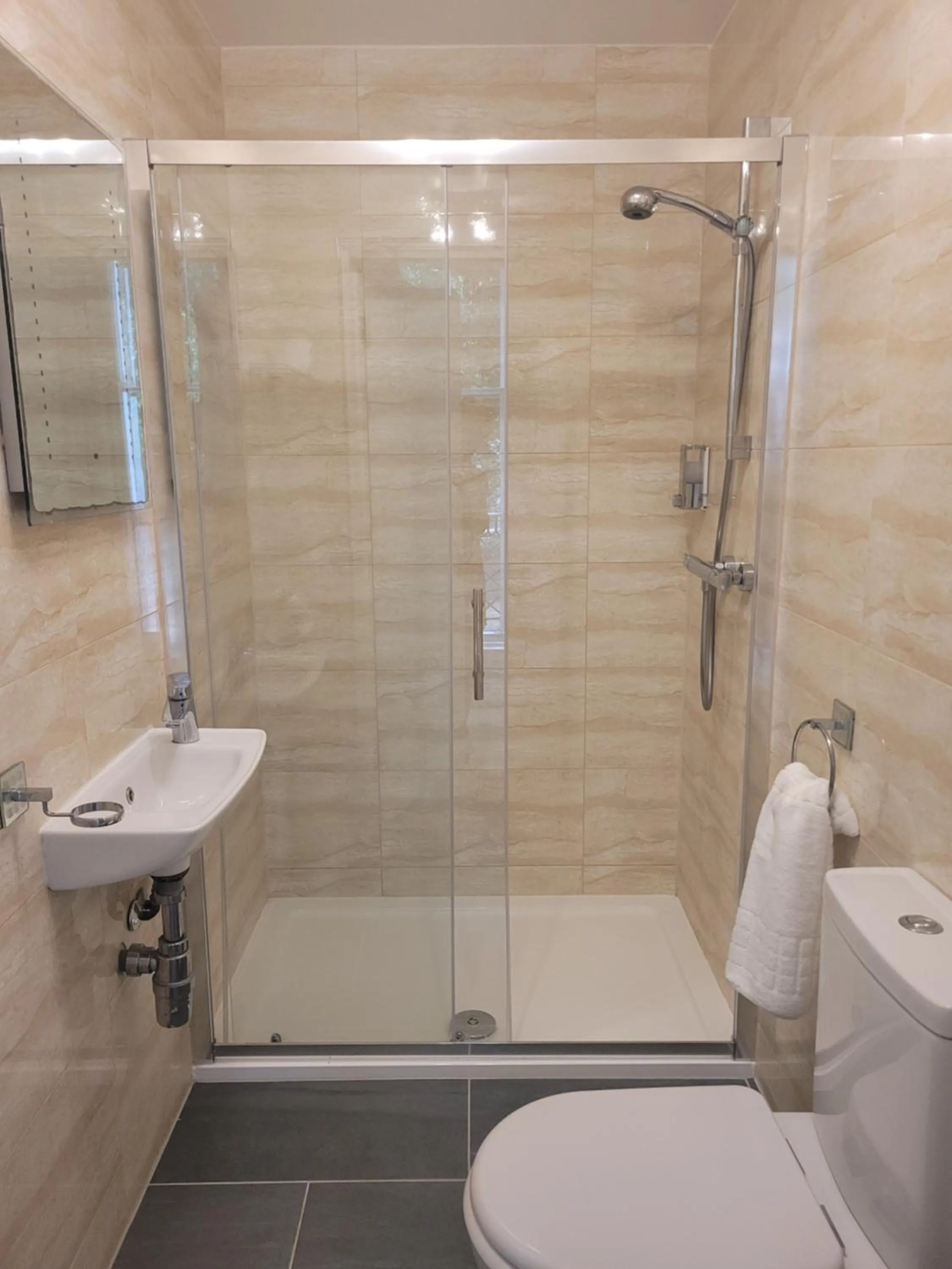 Bathroom in George Hotel