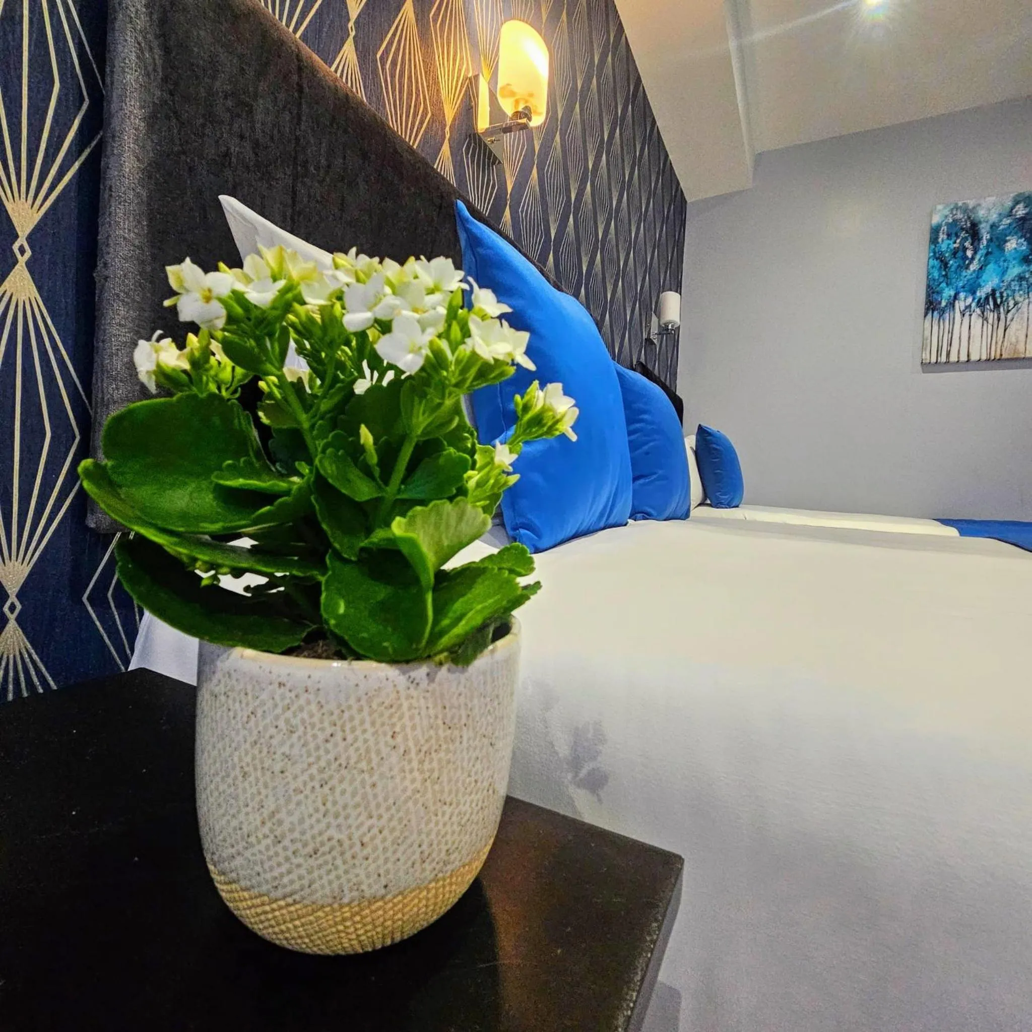 Bedroom, Bed in George Hotel