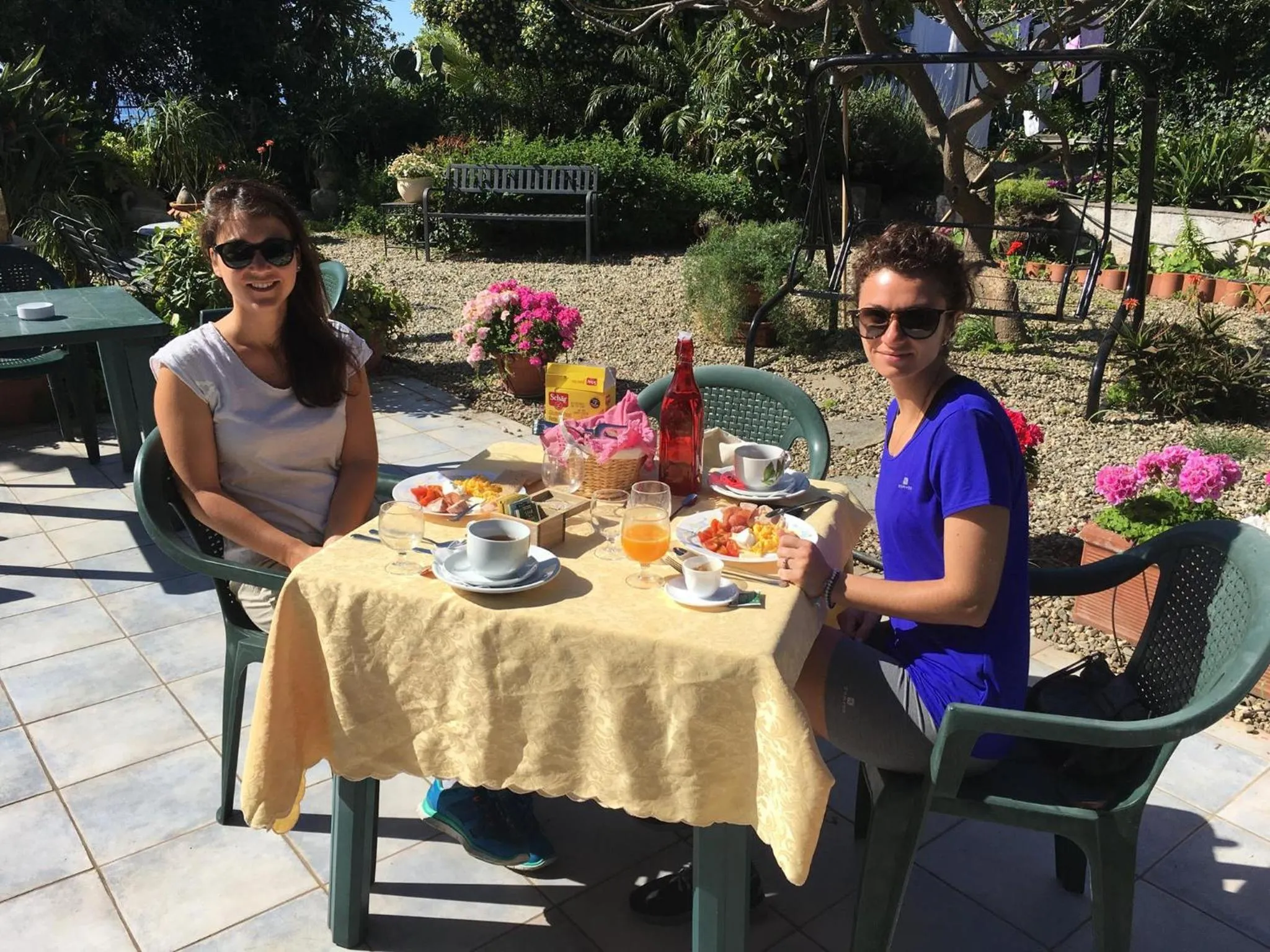 group of guests in Villa Ortensia