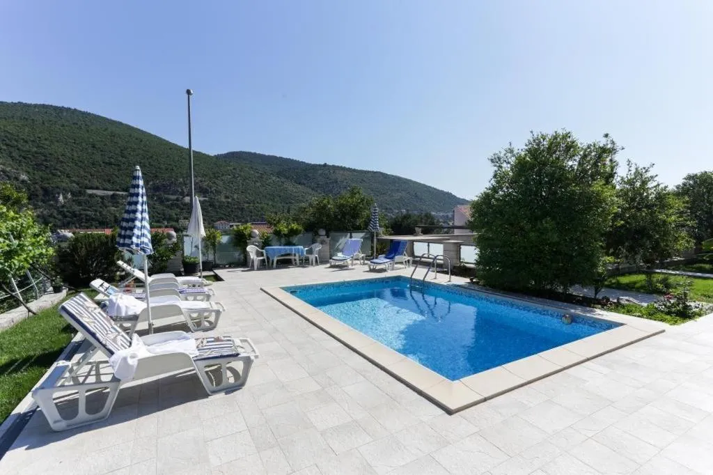 Swimming pool in Villa Celenca