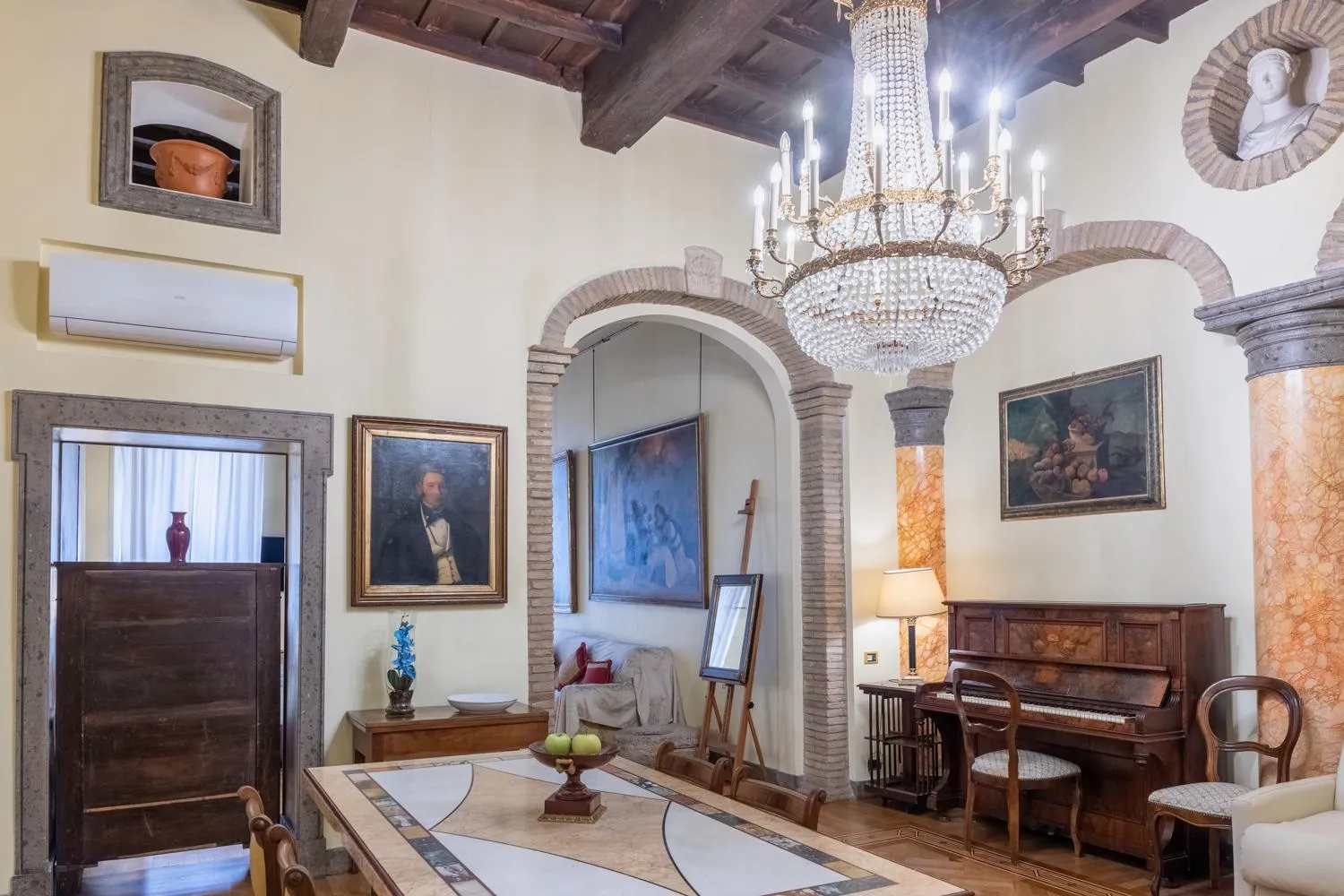 Living room in Suites Rome