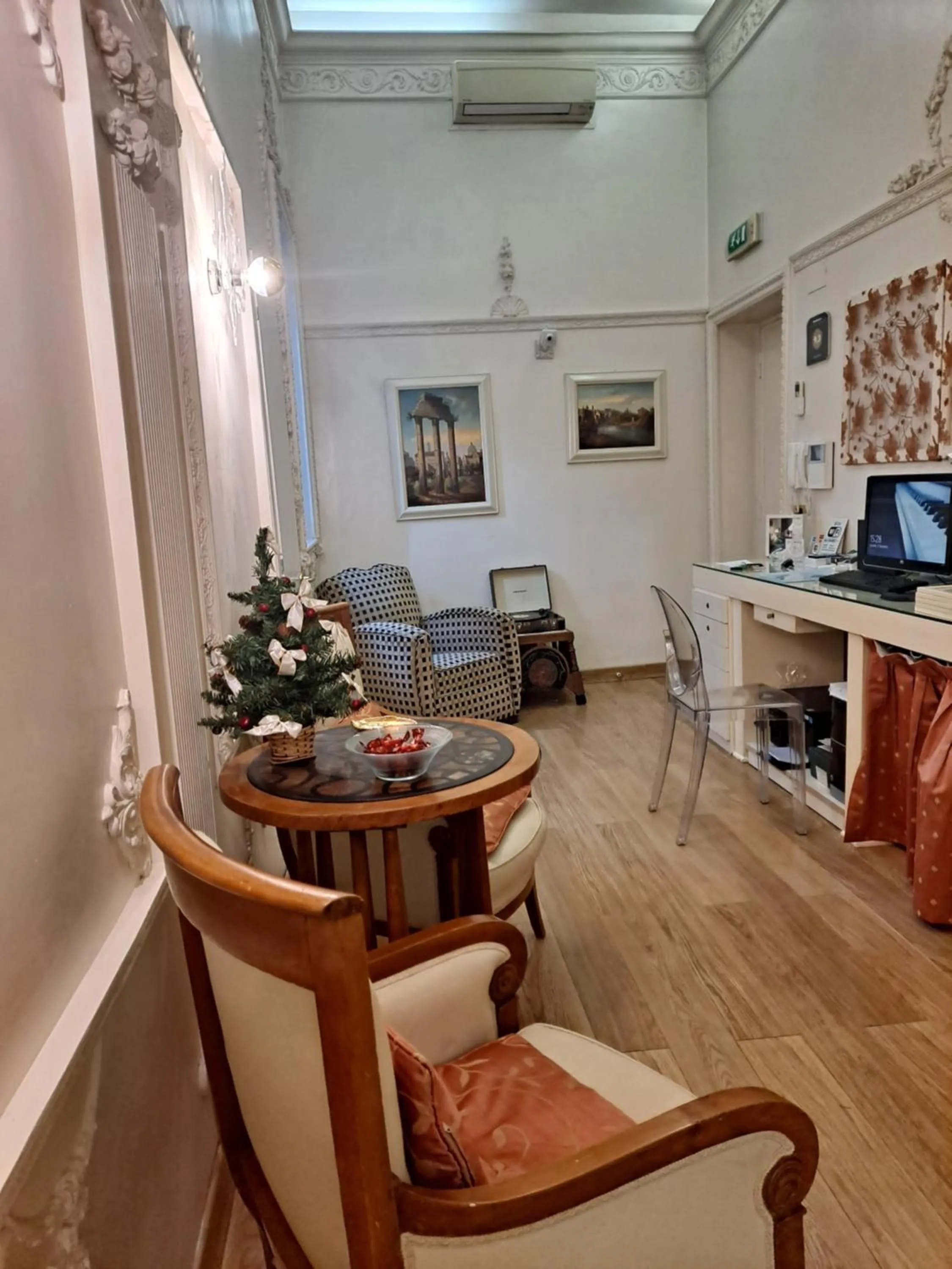 Lobby or reception in Suites Rome