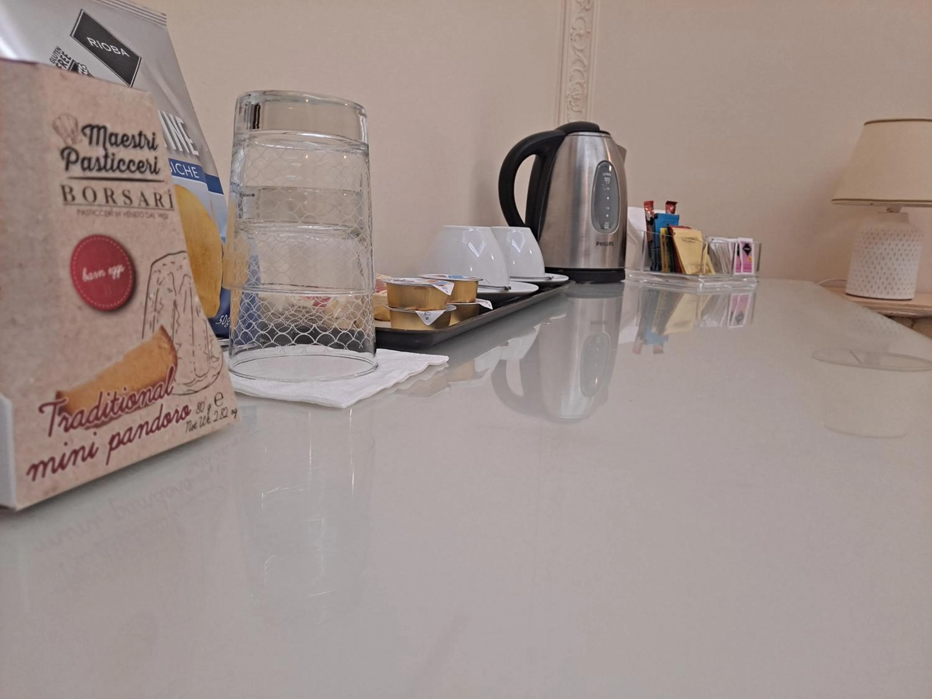 Coffee/tea facilities in Suites Rome