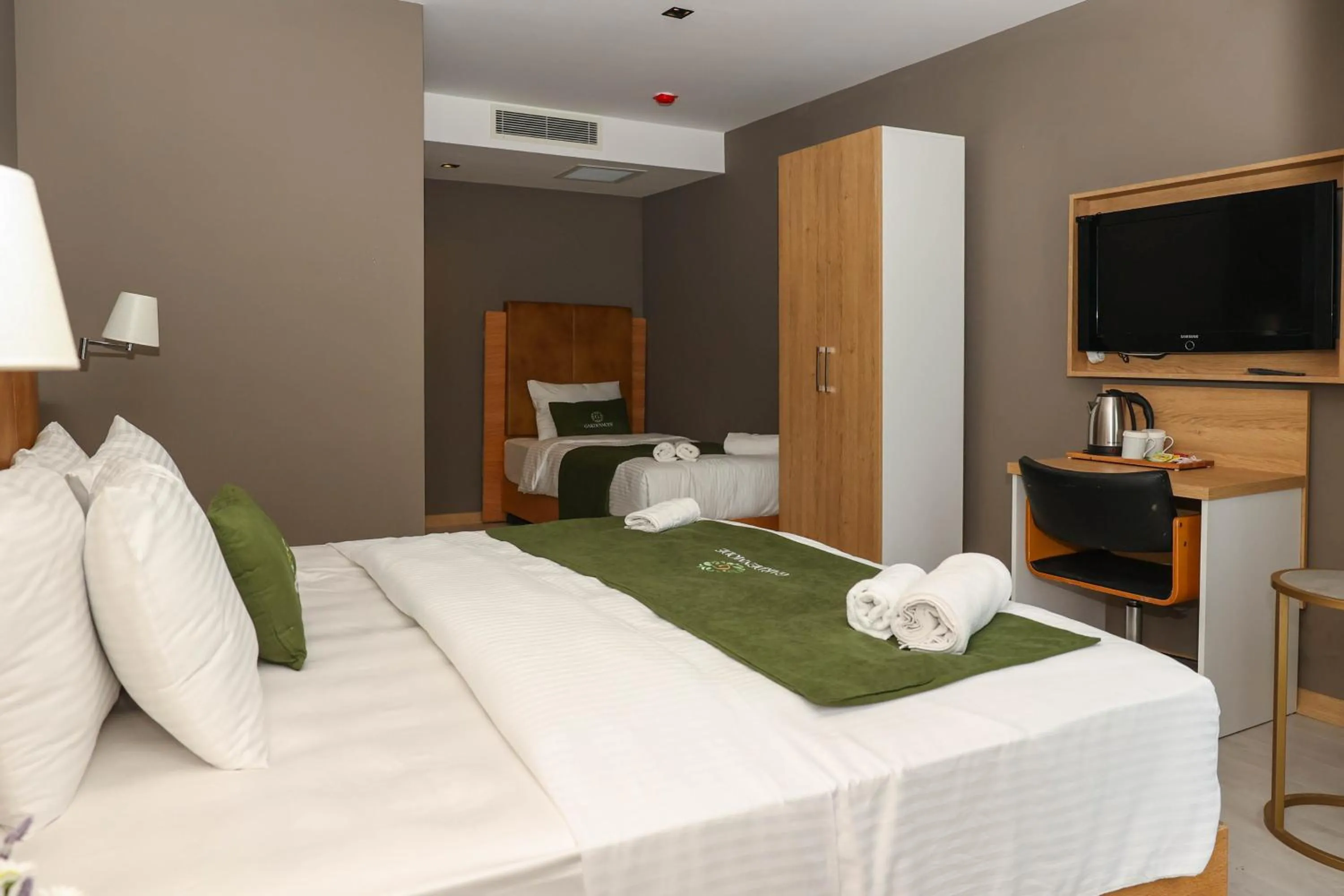 Bed in Gardenmode Airport Hotel