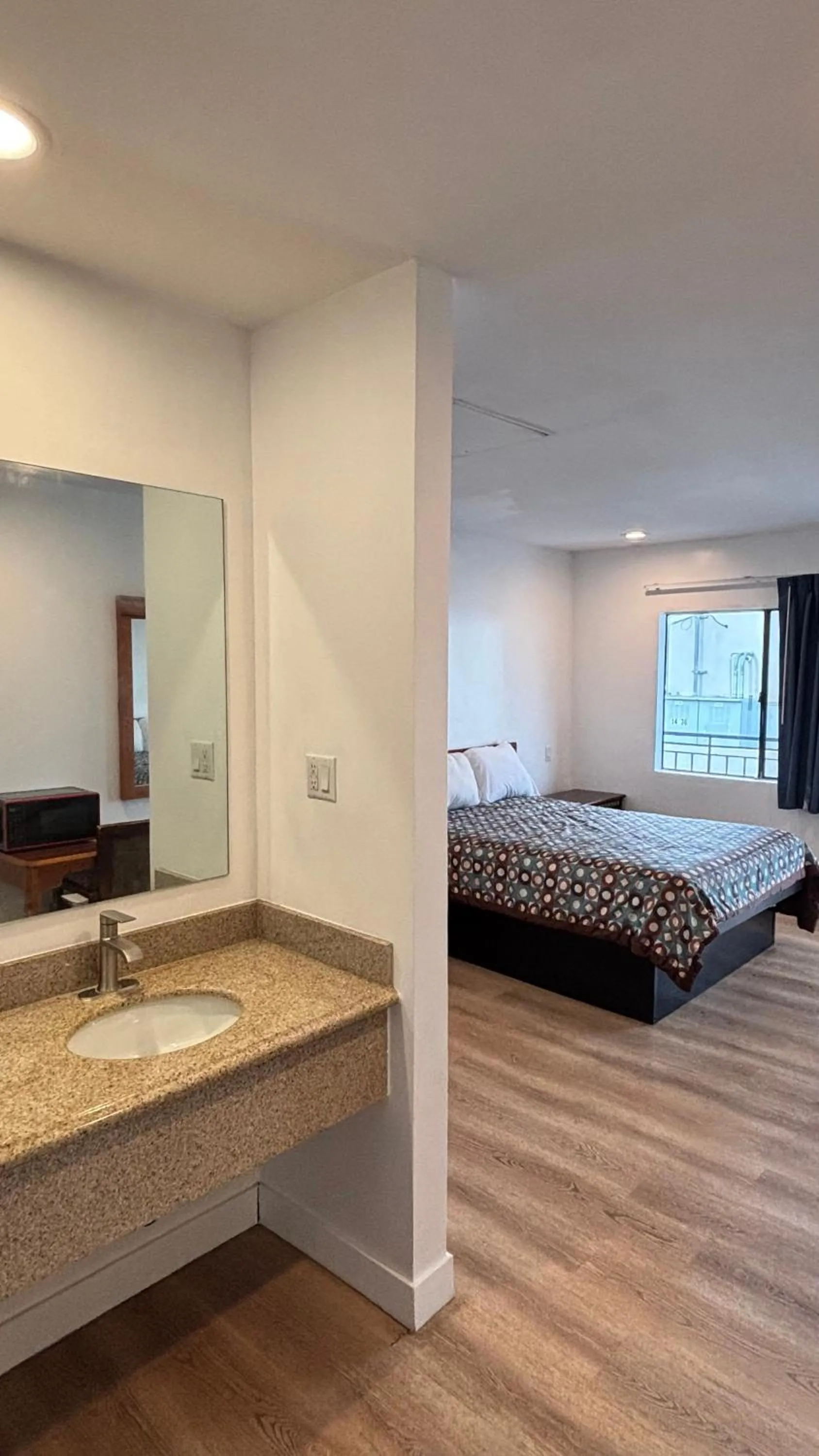 Bedroom, Bed in Budget inn Whittier