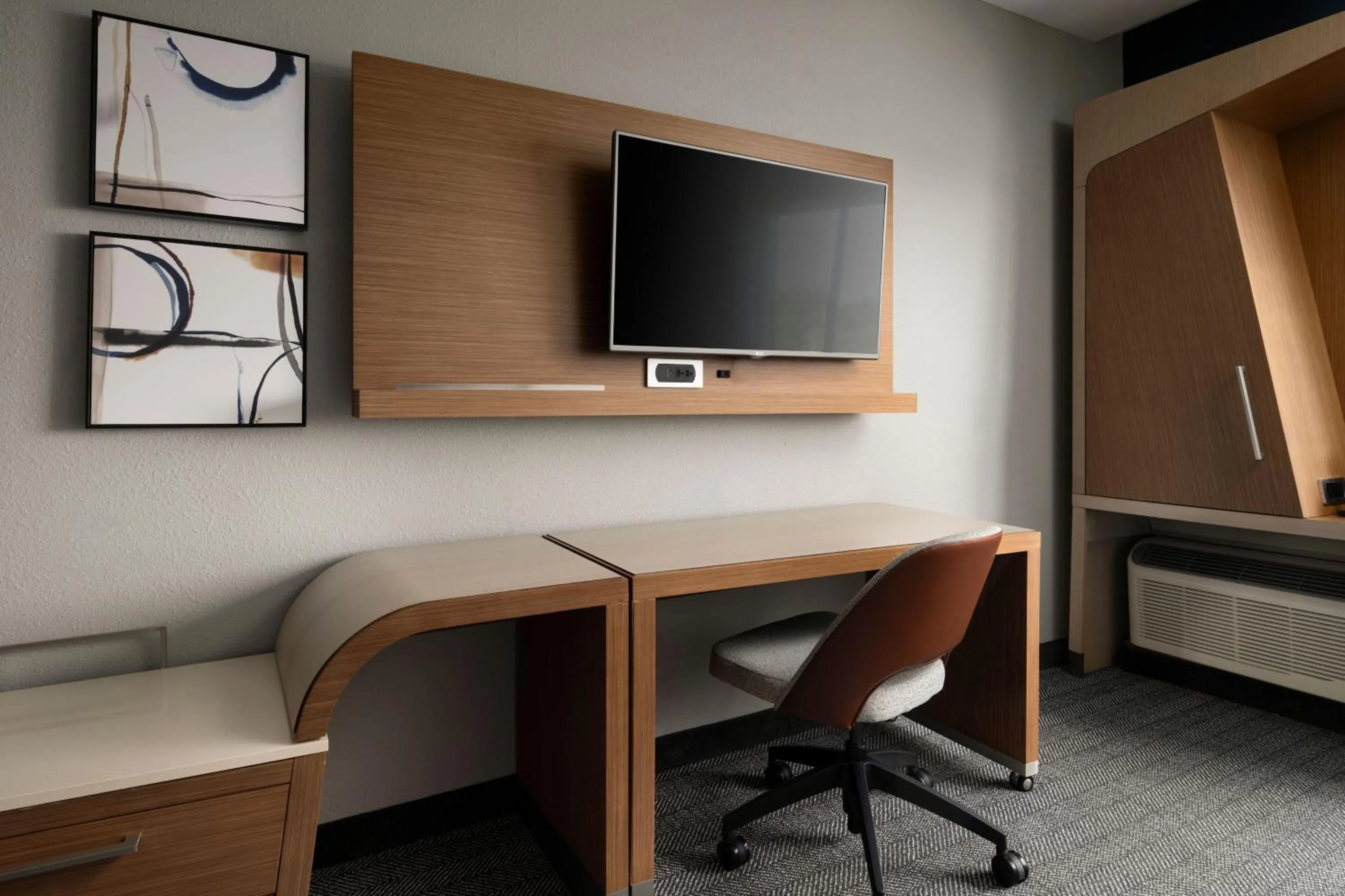 Photo of the whole room in Courtyard by Marriott Hammond