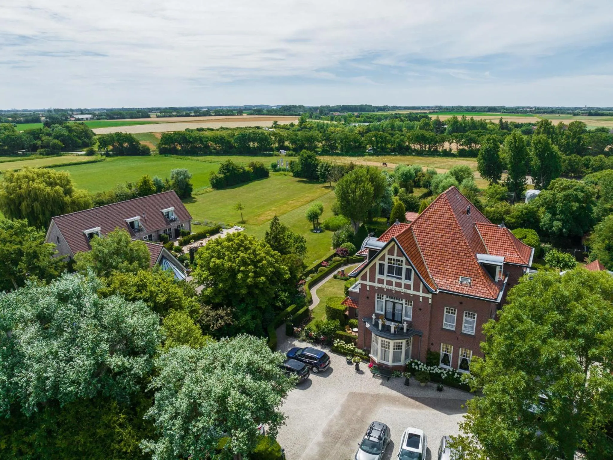 Property building in Villa Magnolia