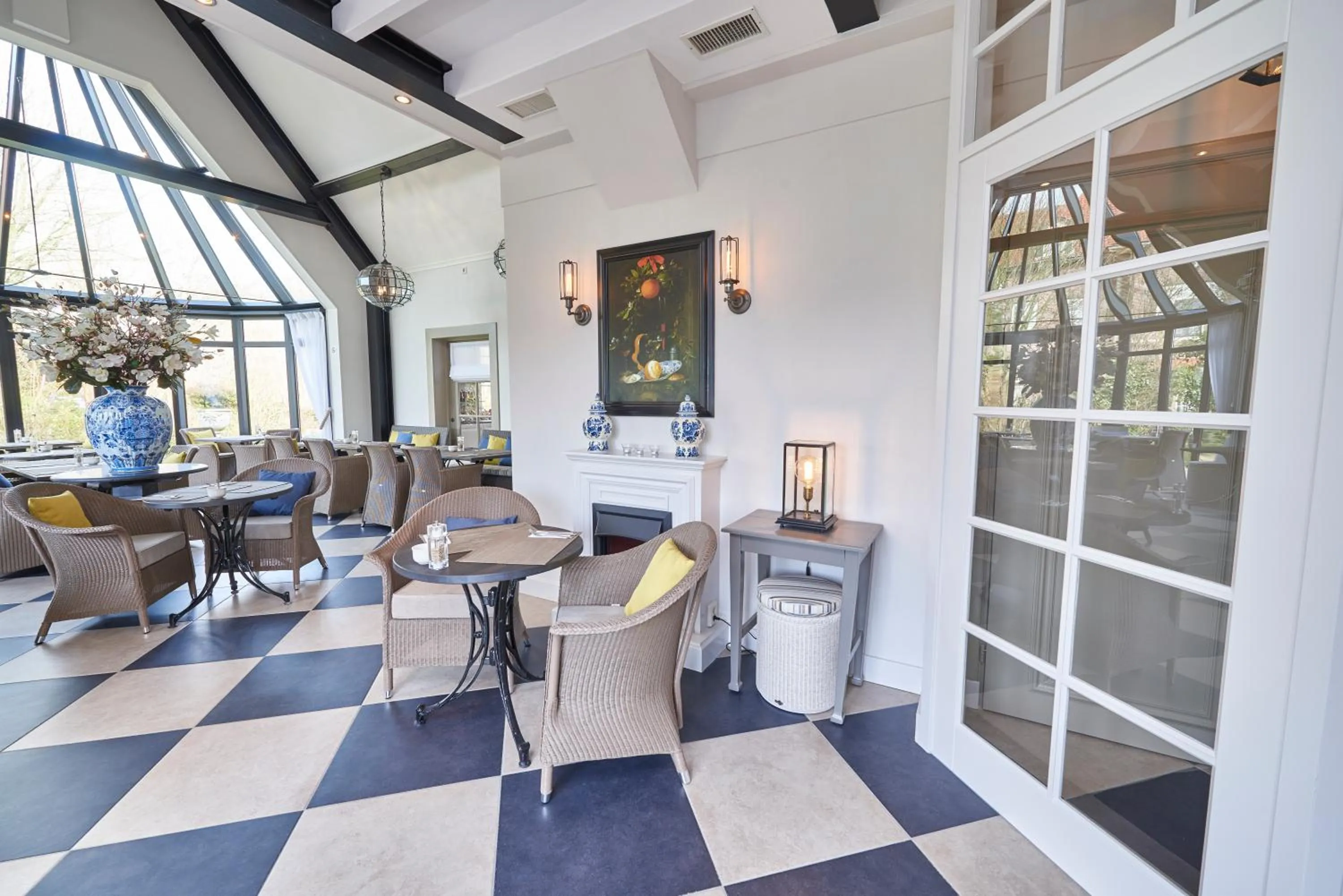 Restaurant/places to eat in Villa Magnolia