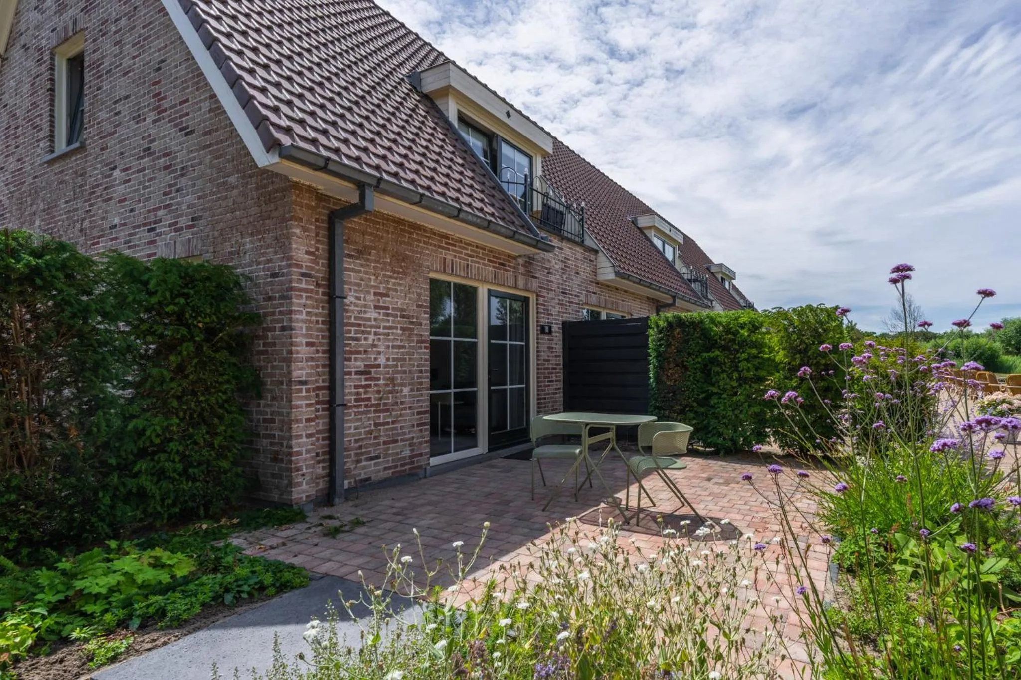 Property building in Villa Magnolia