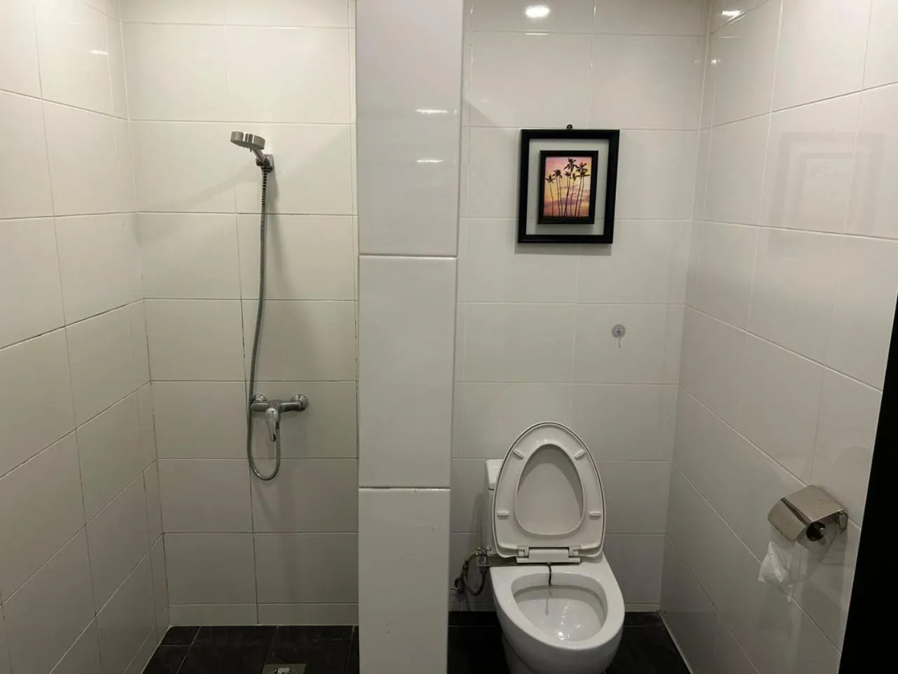 Toilet in LUCKY - 5 INN