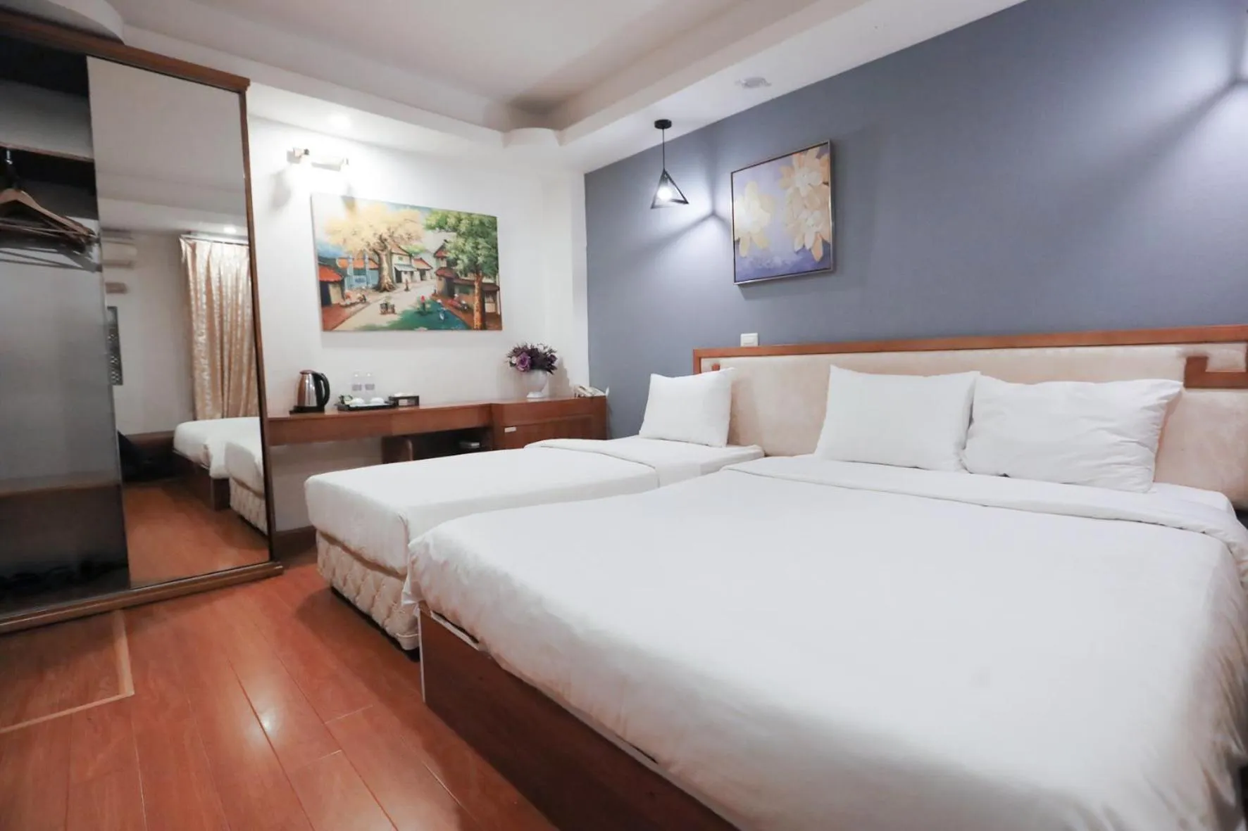 Bedroom, Bed in Hortensia Flower