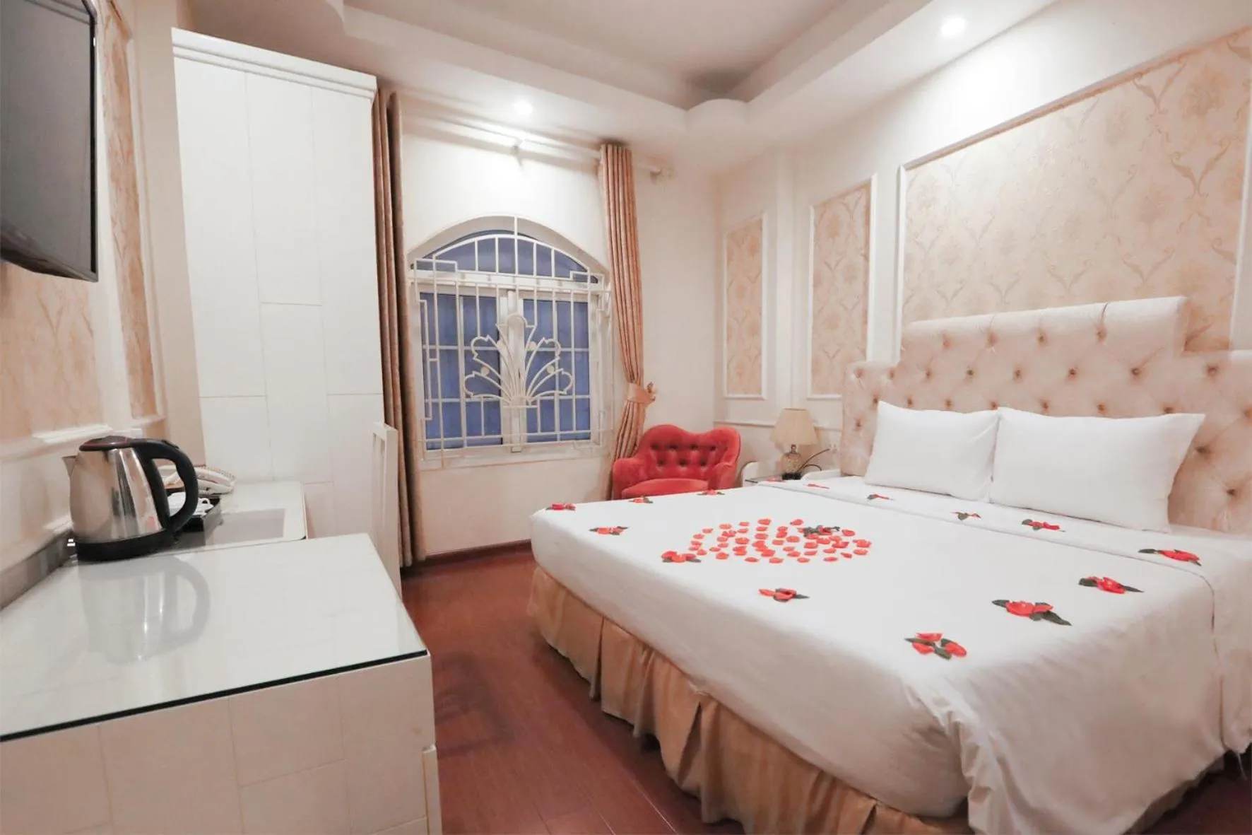 Property building, Bed in Hortensia Flower