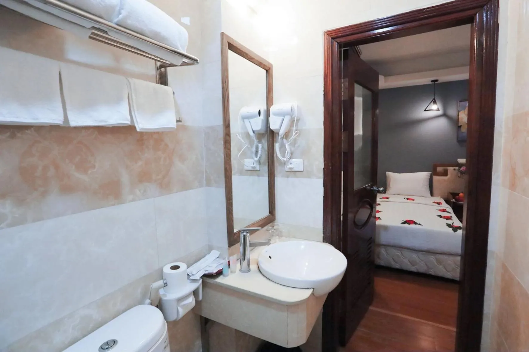 Shower, Bed in Hortensia Flower