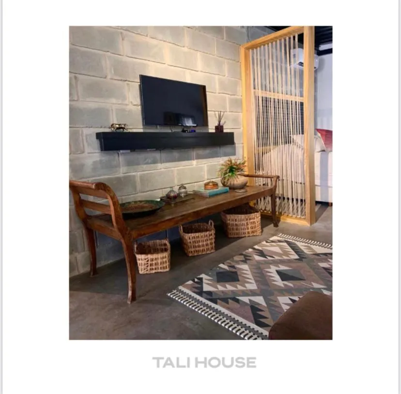 TV and multimedia in TALI HOUSE - Casa Hotel