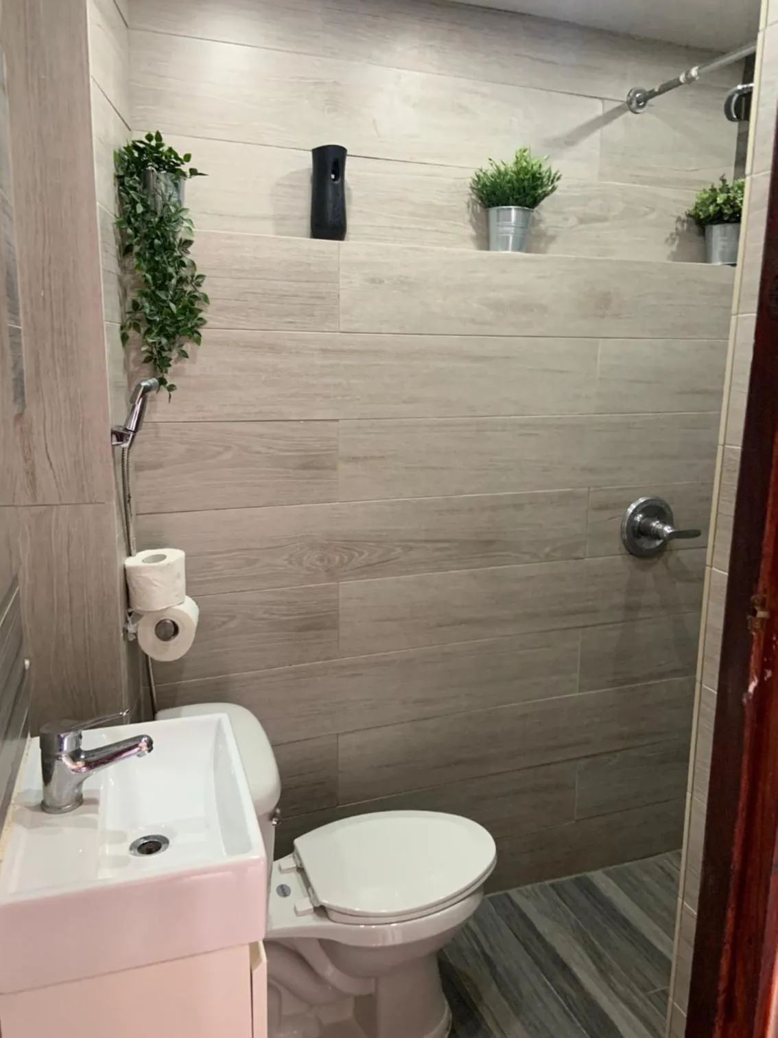 Bathroom in Island Life Hostel