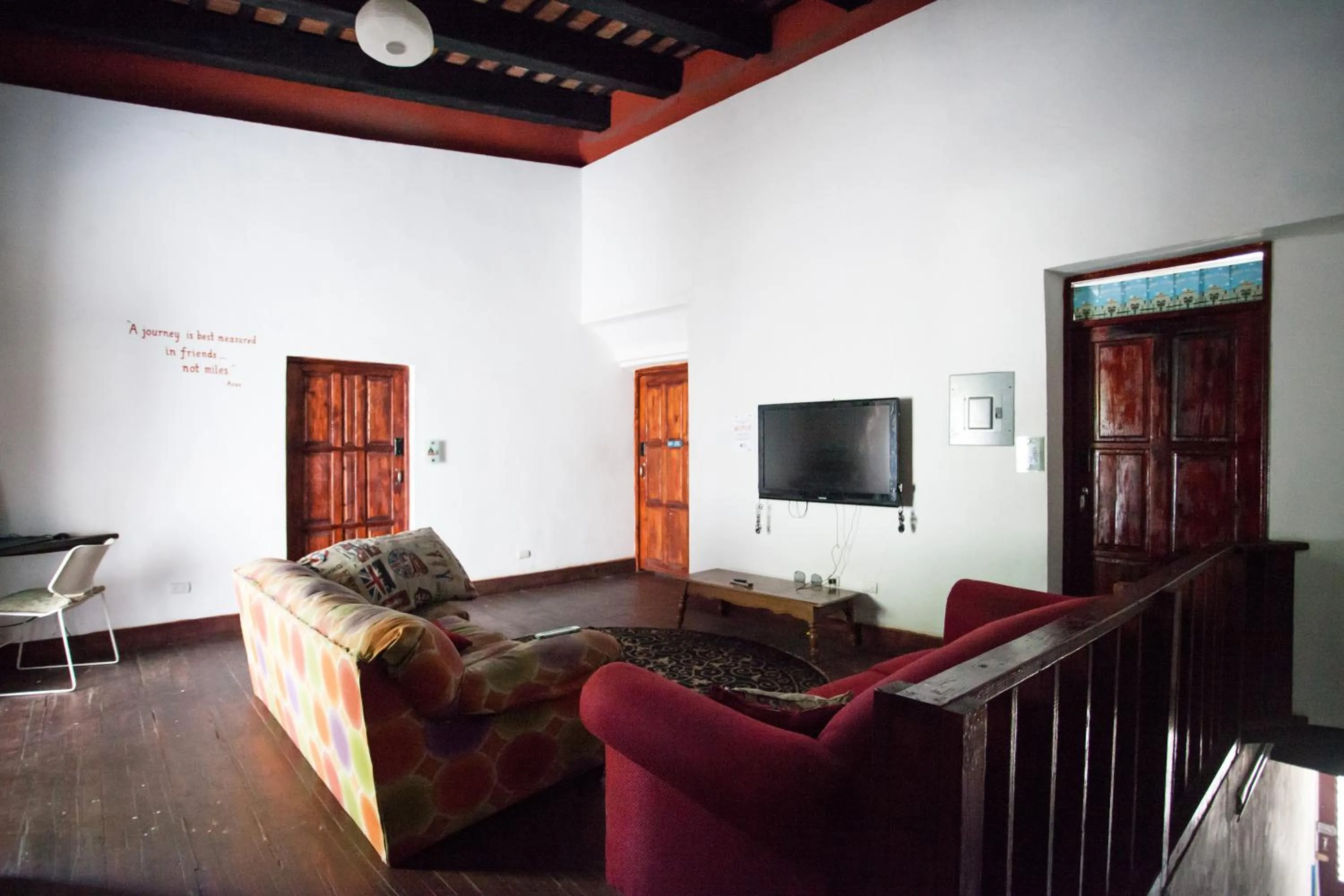 Communal lounge/ TV room, Bed in Island Life Hostel