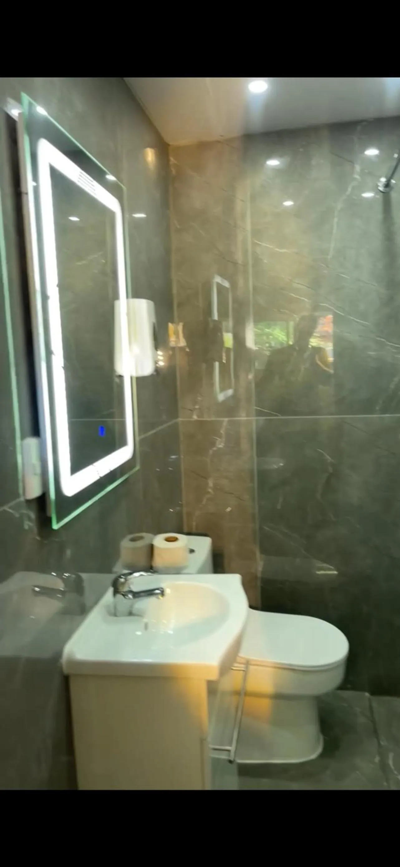 Bathroom in Island Life Hostel