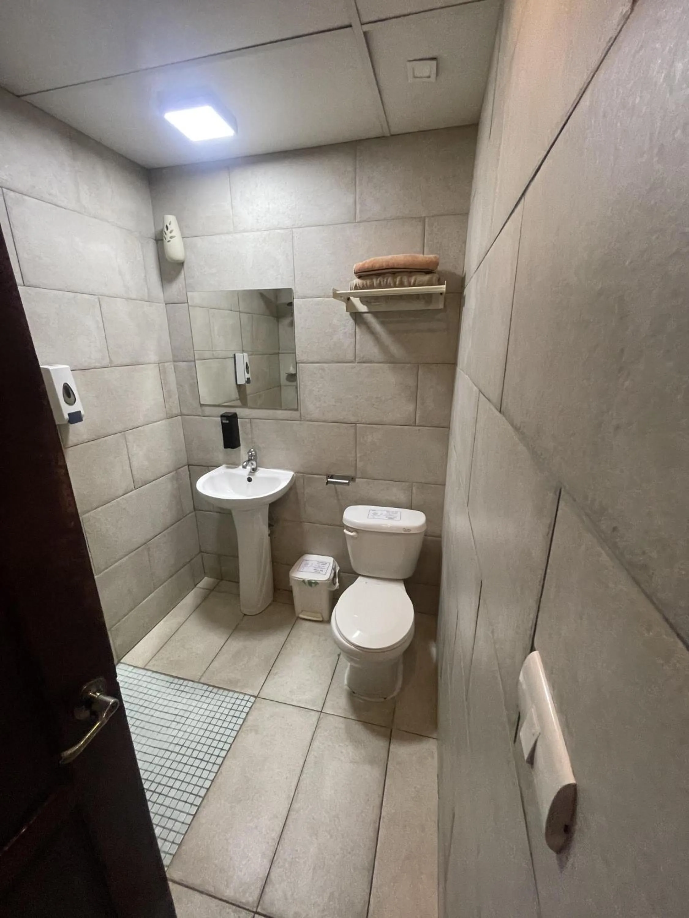 Bathroom in Island Life Hostel