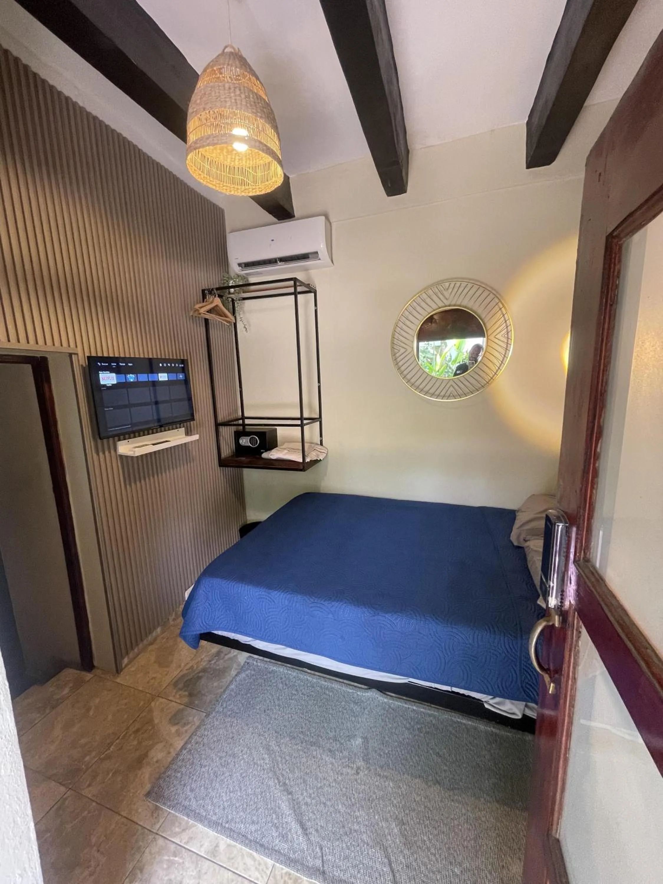 Bedroom, Bed in Island Life Hostel