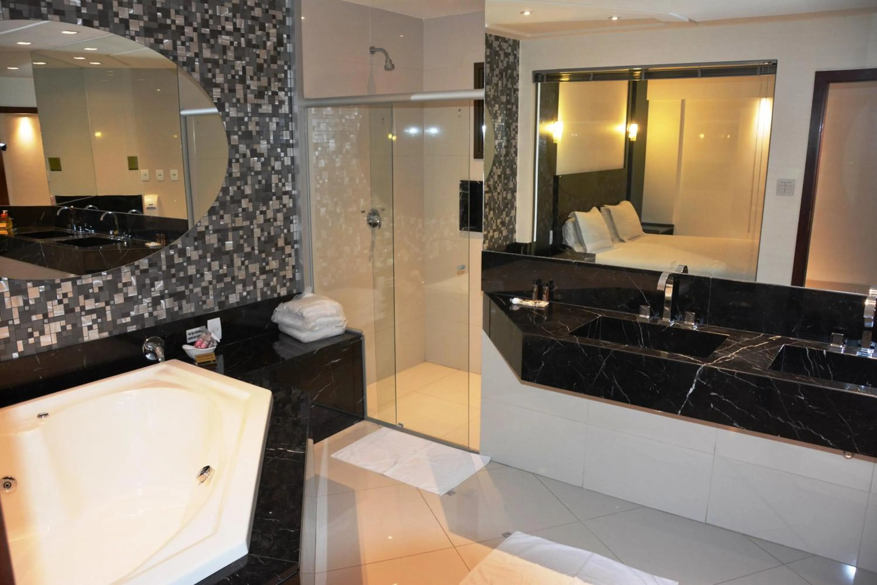 Bed in Gálatas Golden Hotel