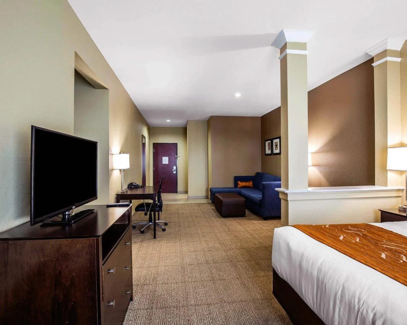 Bedroom, Bed in Comfort Suites Northwest - Cy - Fair