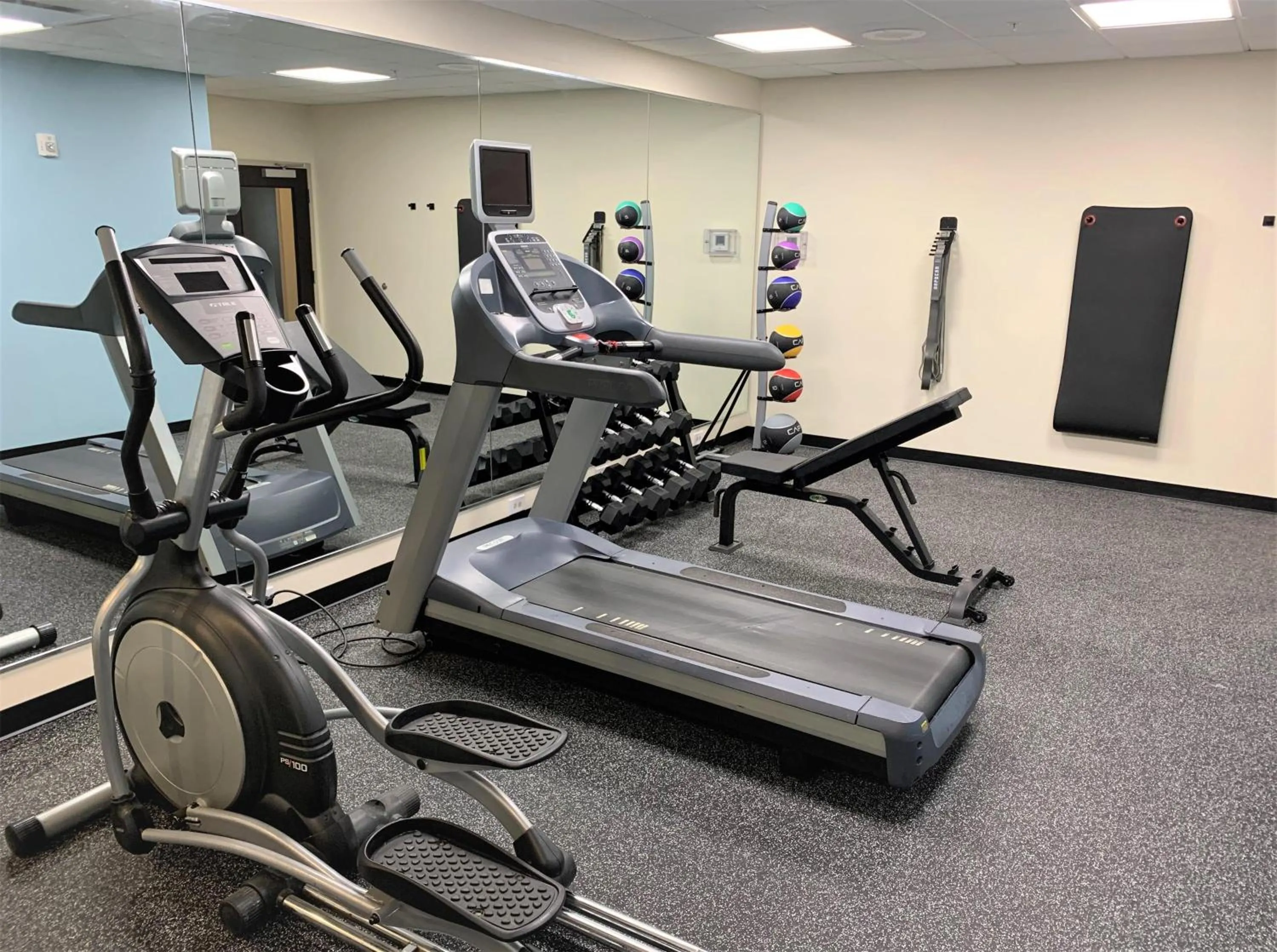 Fitness centre/facilities in SureStay by Best Western Cambridge
