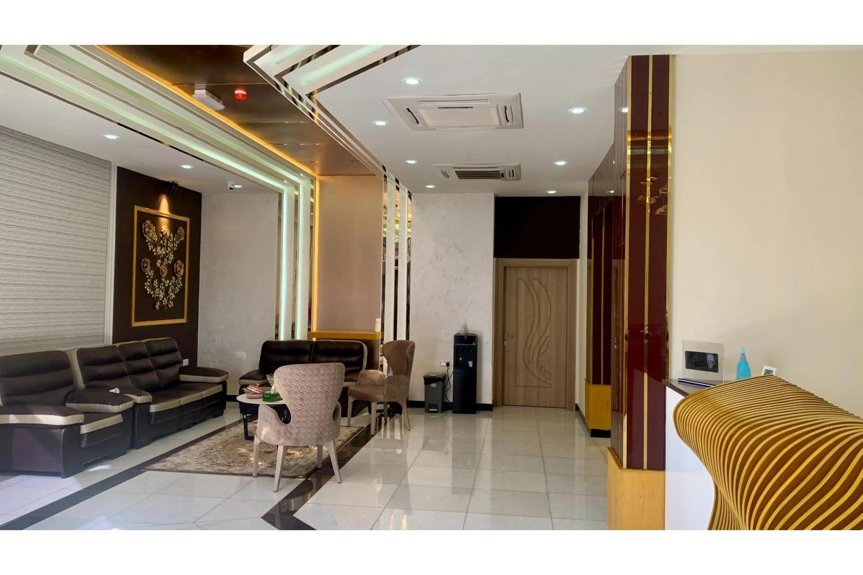 Lobby or reception in OYO Townhouse 156 Rose Hotel Apartments