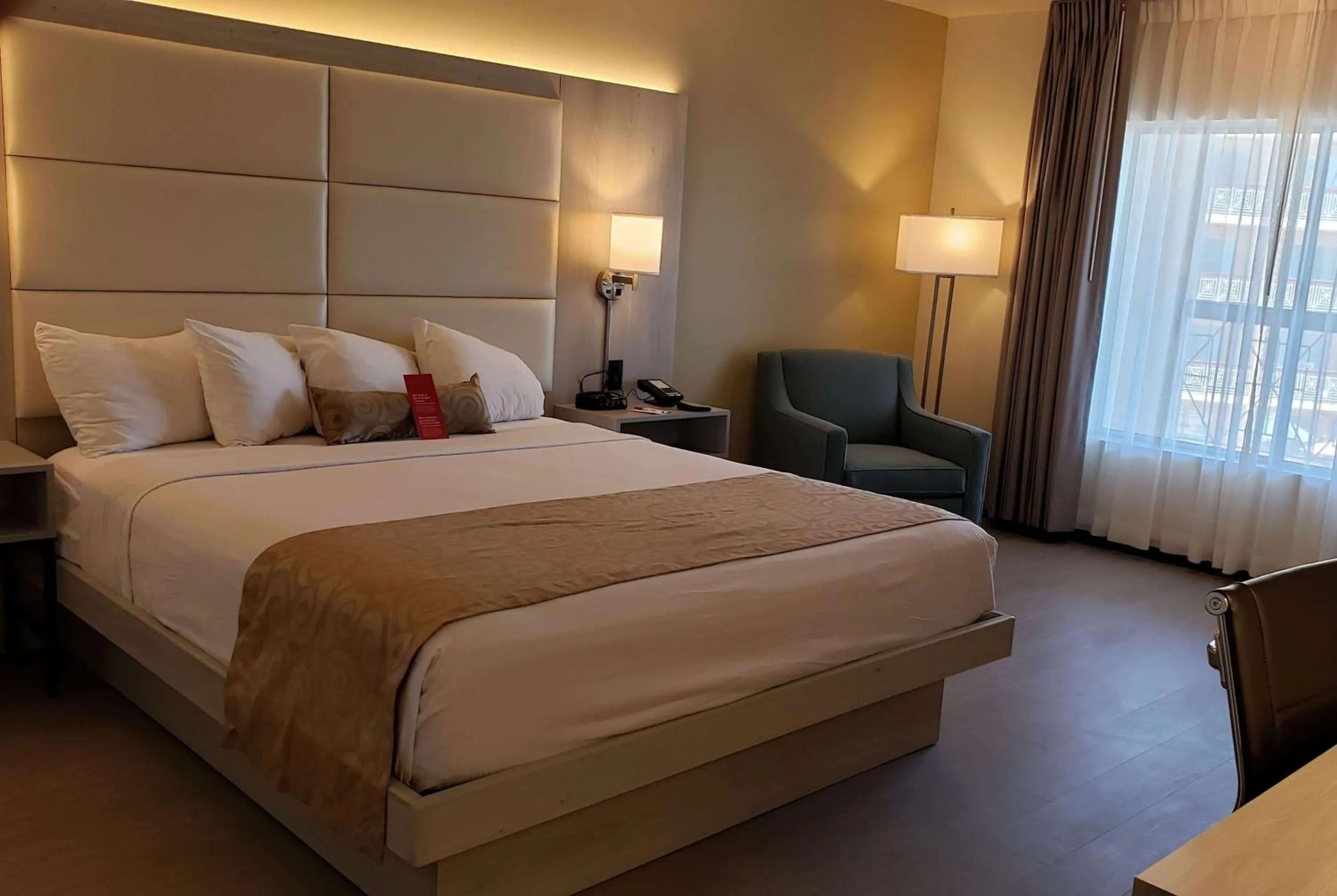 Photo of the whole room, Bed in Ramada by Wyndham Burbank Airport