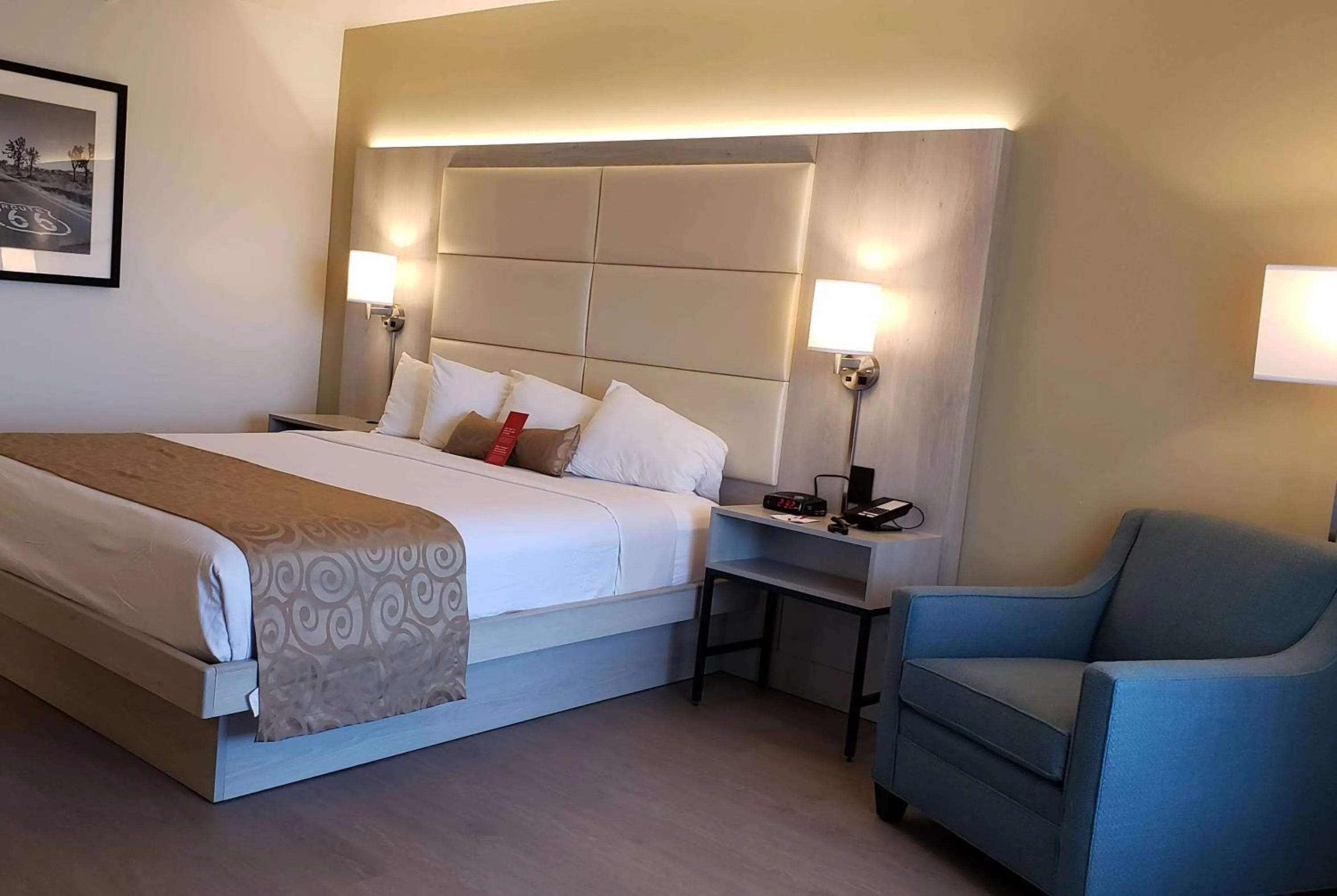 Photo of the whole room, Bed in Ramada by Wyndham Burbank Airport