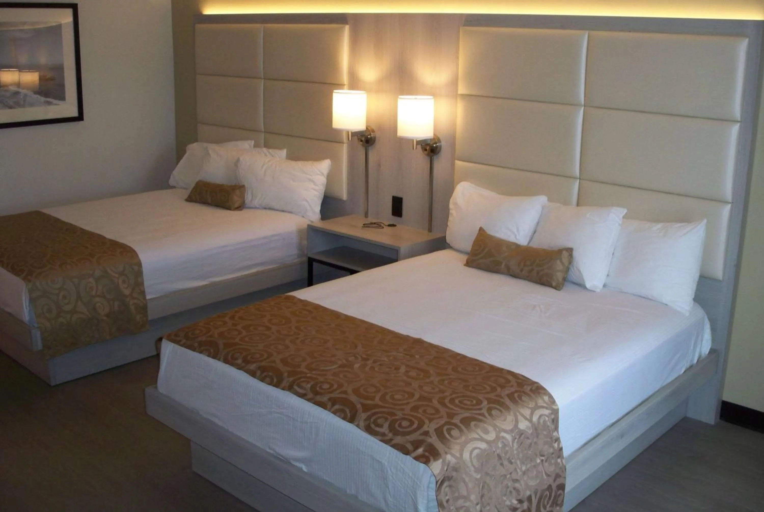 Photo of the whole room, Bed in Ramada by Wyndham Burbank Airport