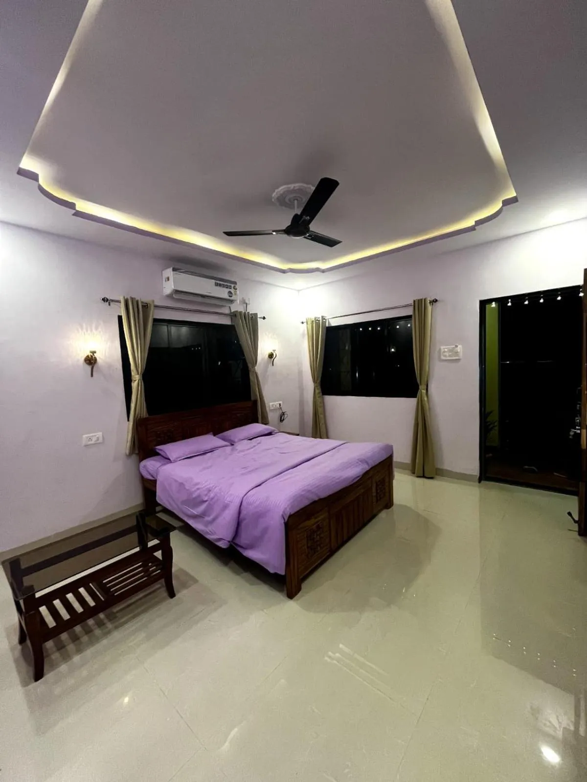 Photo of the whole room, Bed in Tarangan Resort