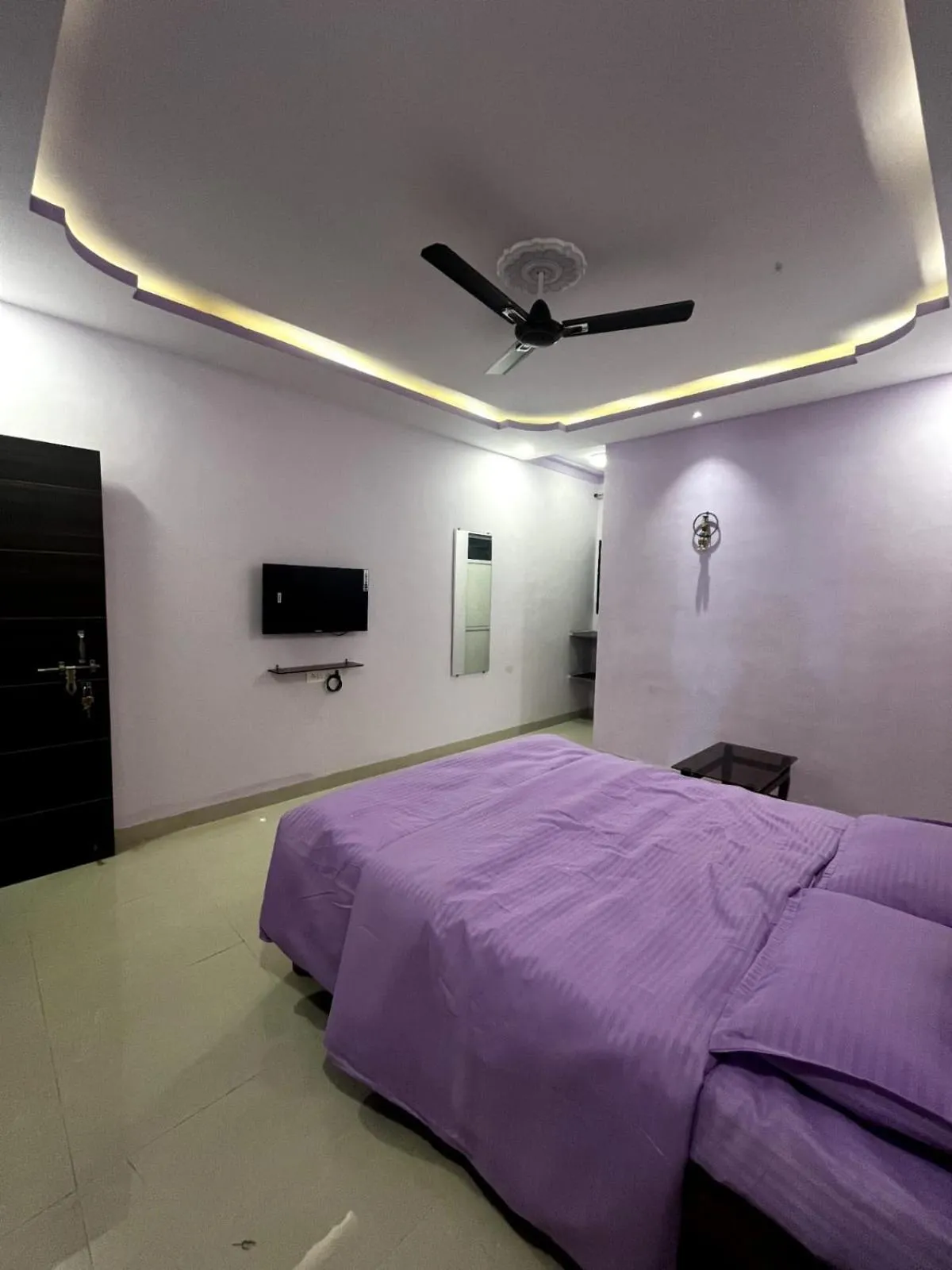 Photo of the whole room, Bed in Tarangan Resort