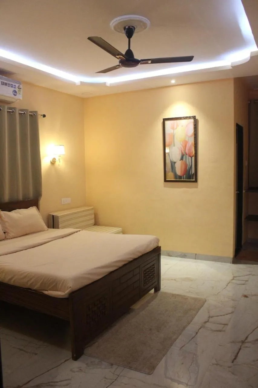 Photo of the whole room, Bed in Tarangan Resort