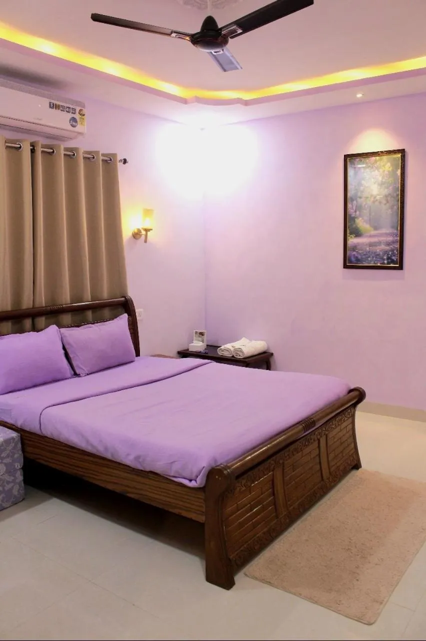 Photo of the whole room, Bed in Tarangan Resort