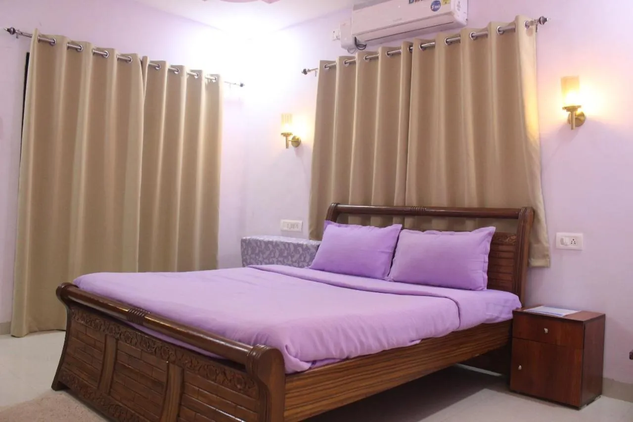 Photo of the whole room, Bed in Tarangan Resort