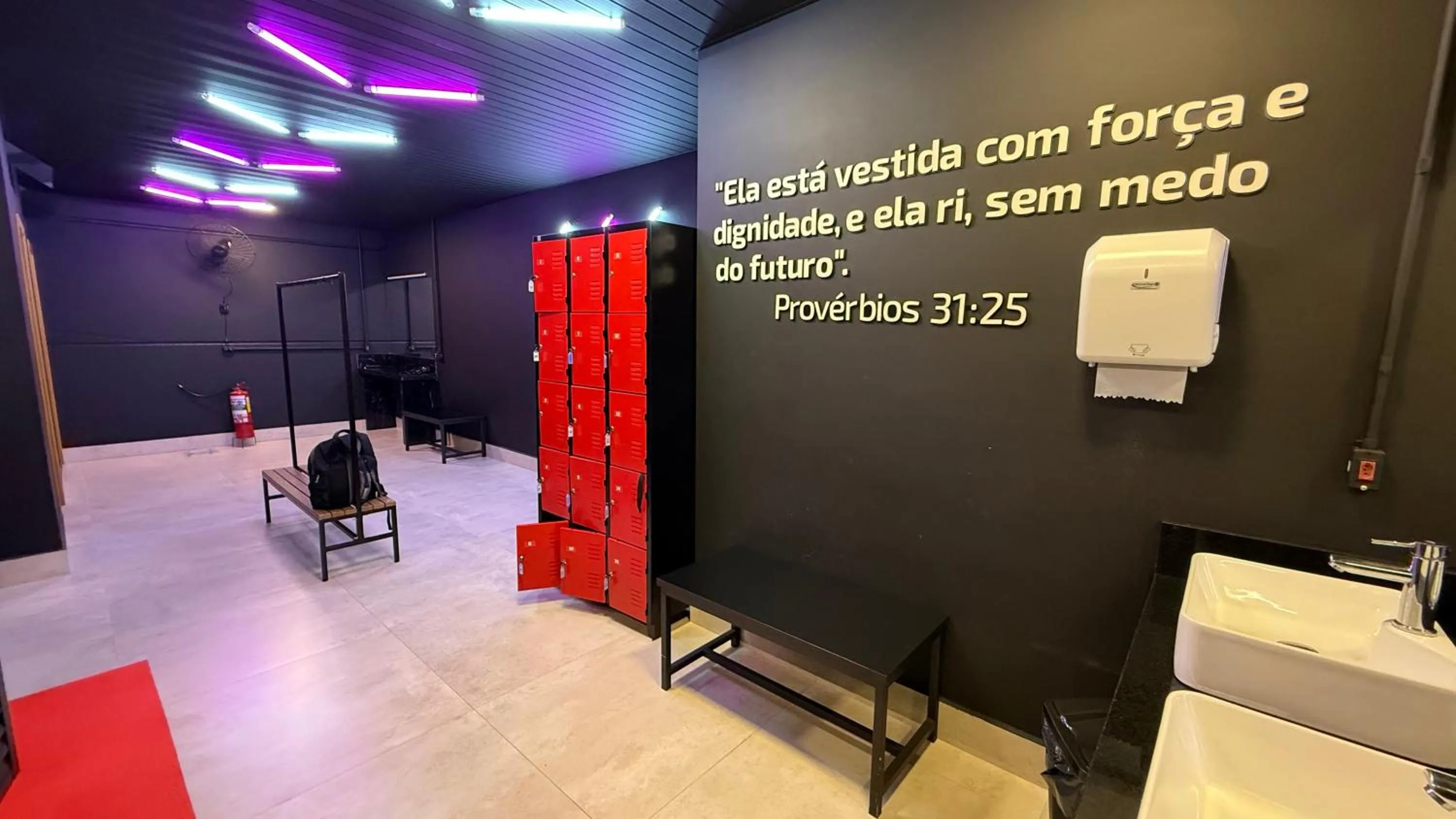 Fitness centre/facilities in DMax Hotel