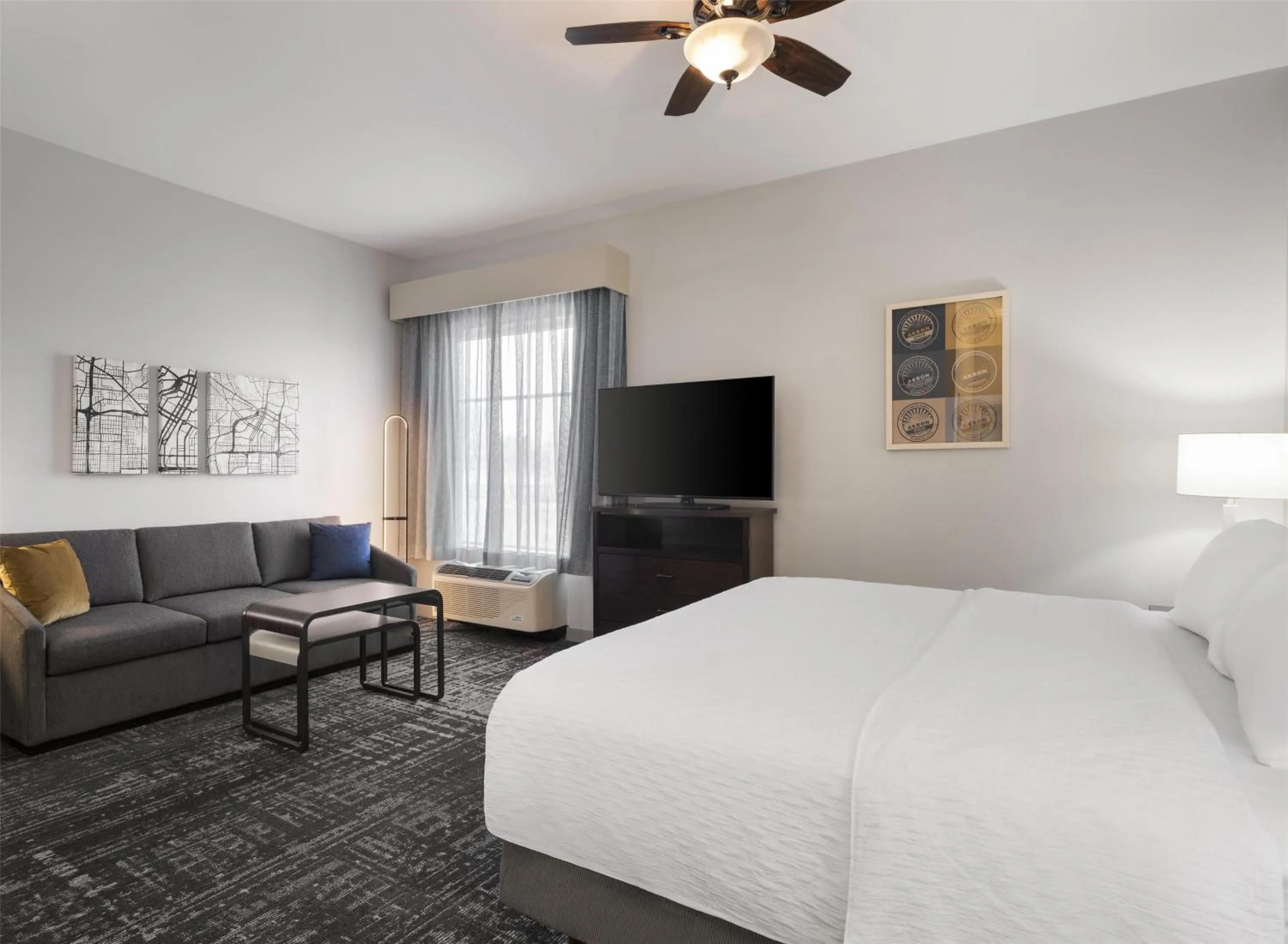 Living room, Bed in Homewood Suites by Hilton Akron/Fairlawn