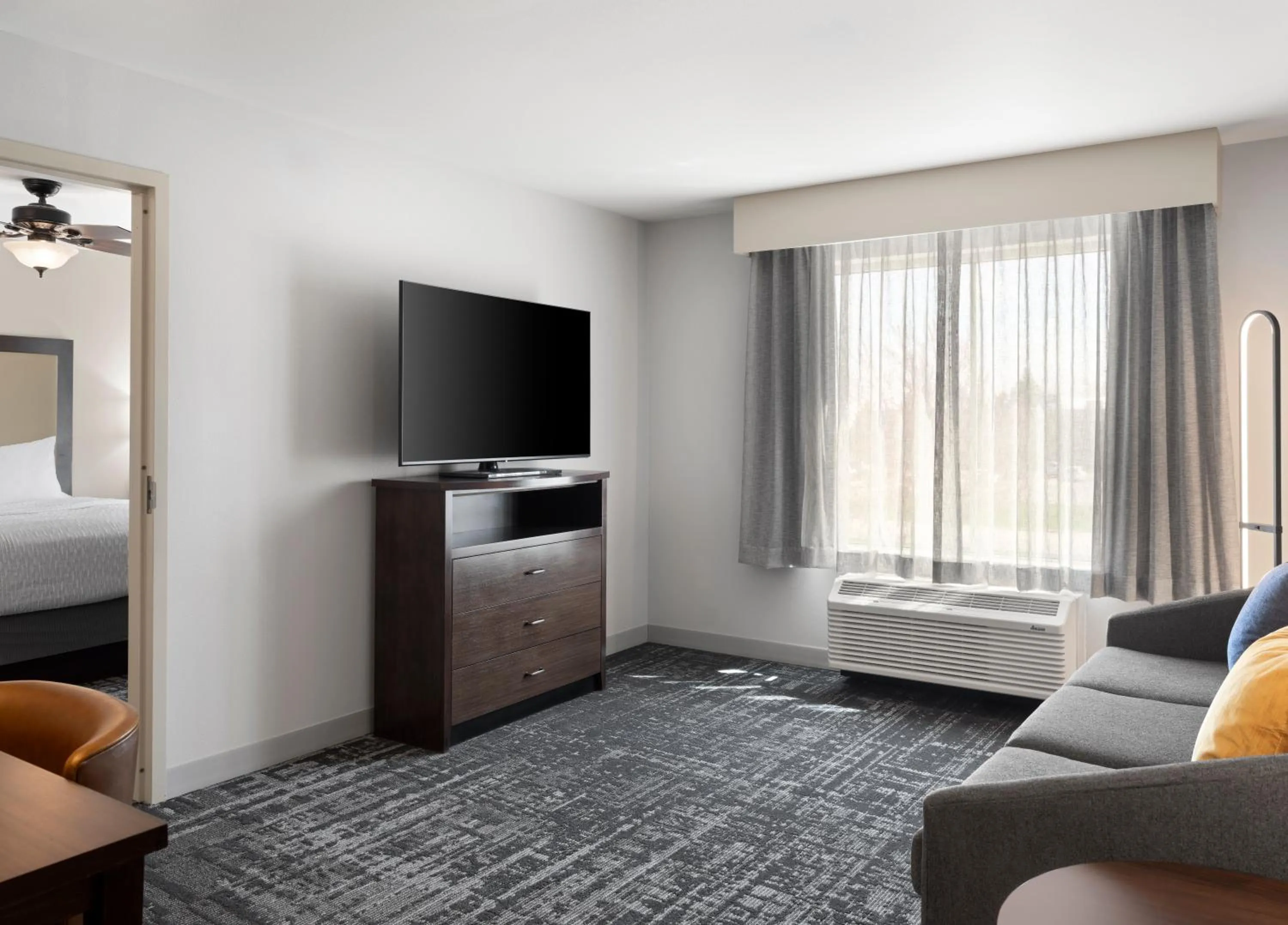 Living room, Bed in Homewood Suites by Hilton Akron/Fairlawn