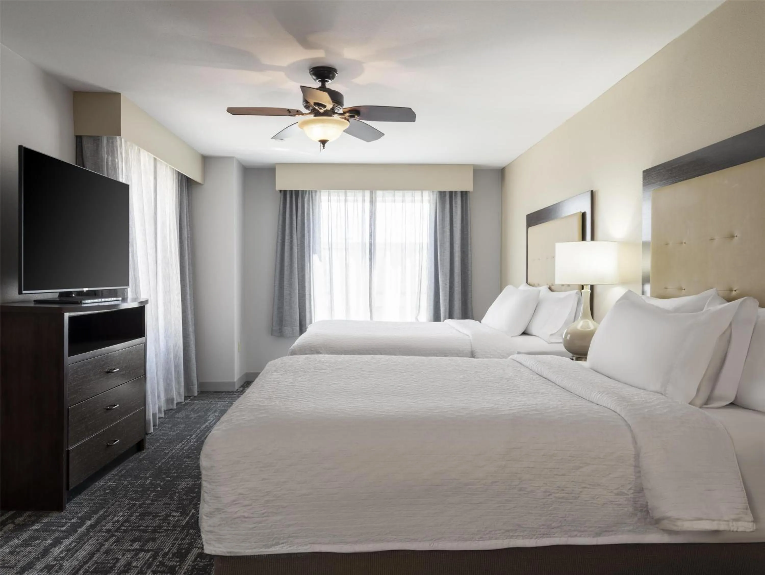 Bed in Homewood Suites by Hilton Akron/Fairlawn