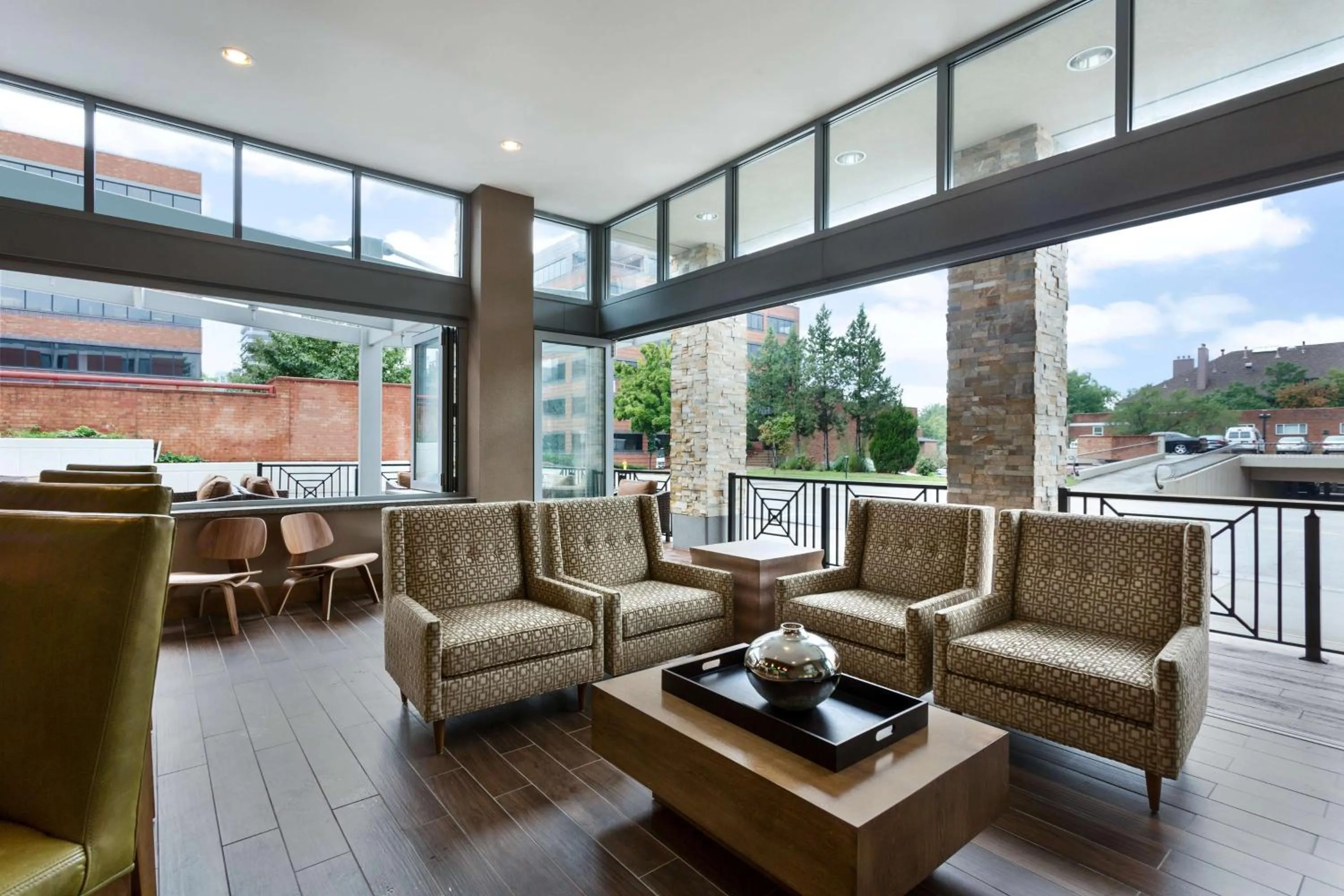 Lounge or bar in Hampton Inn and Suites Clayton/St. Louis-Galleria Area