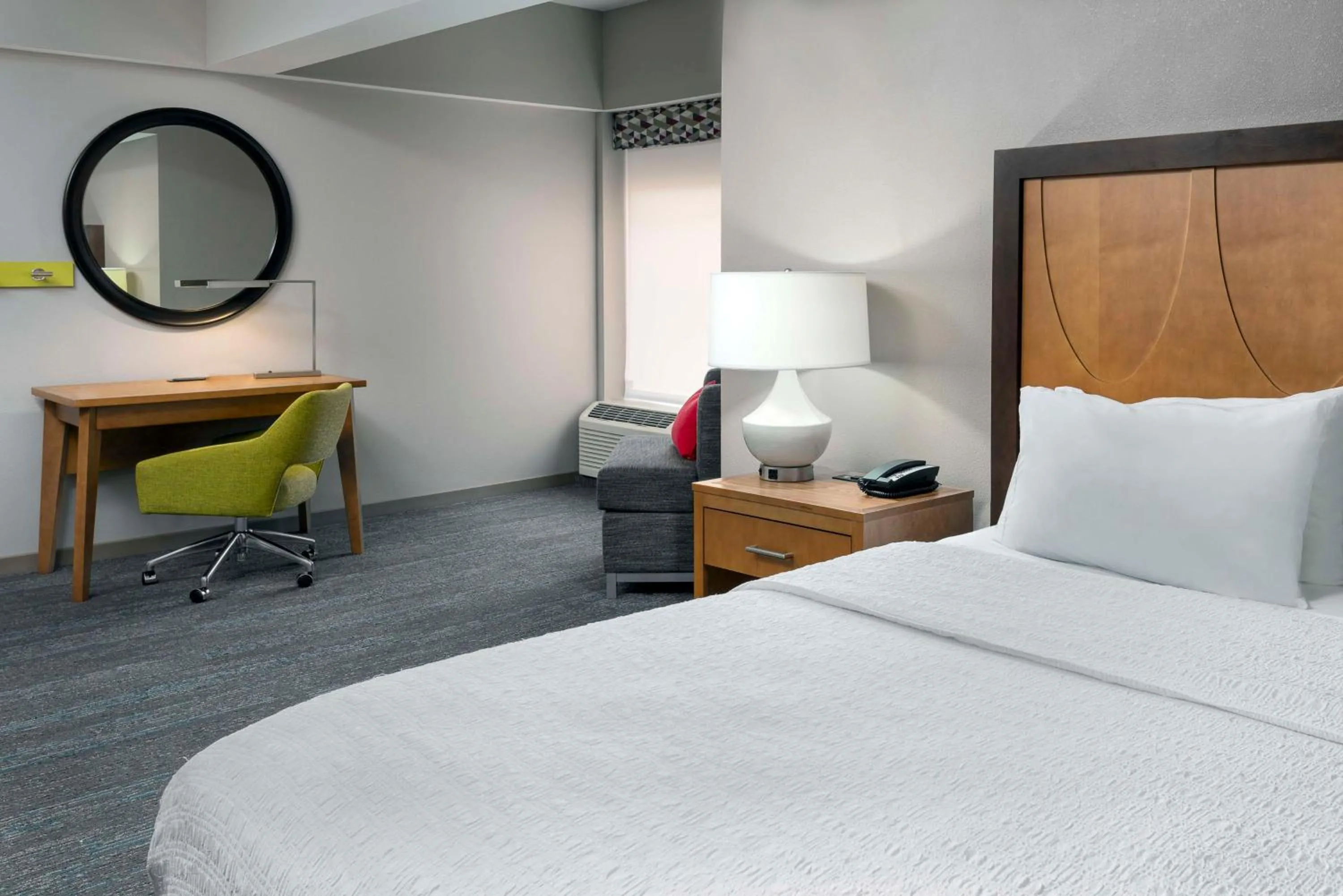 Bedroom, Bed in Hampton Inn and Suites Clayton/St. Louis-Galleria Area