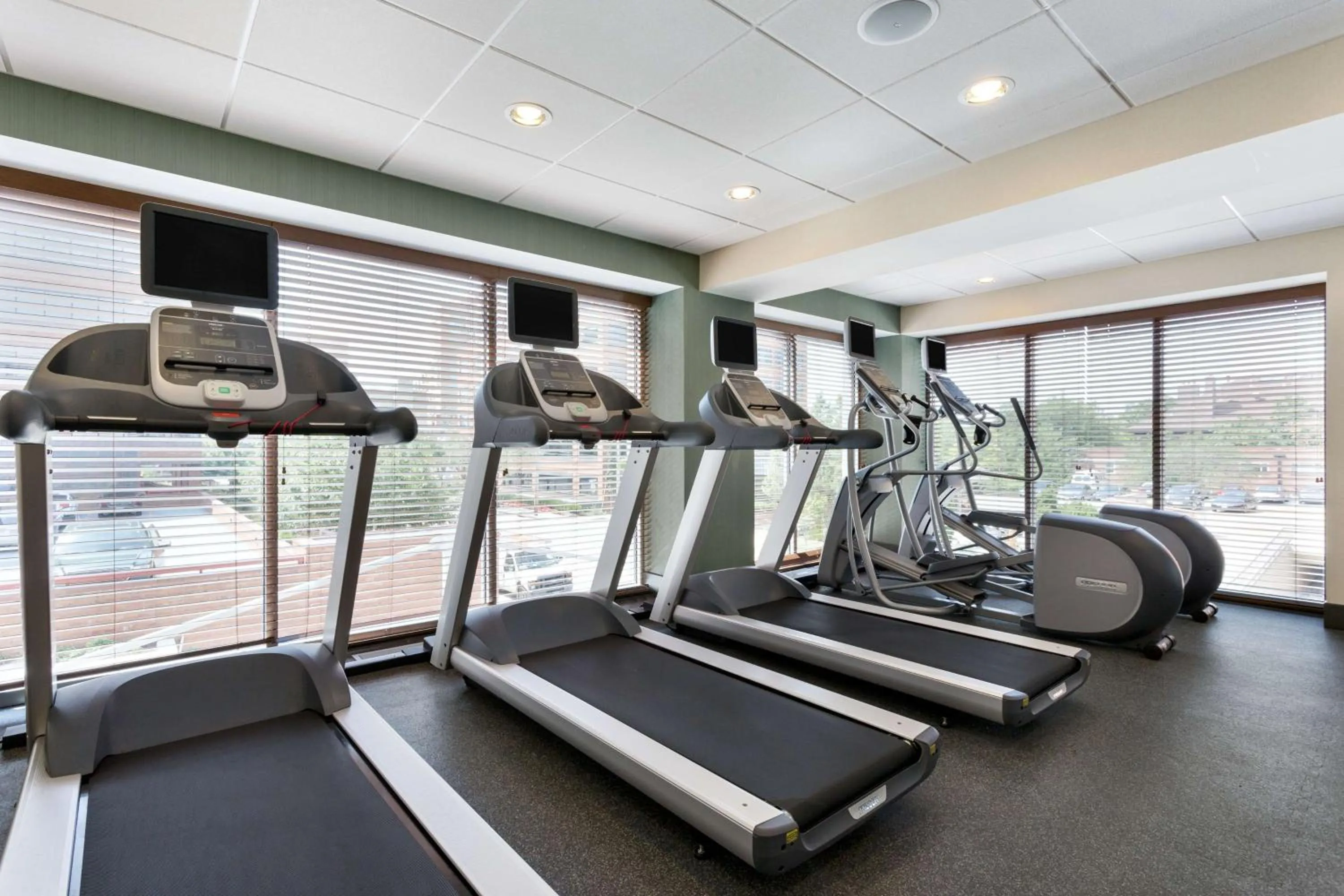 Fitness centre/facilities in Hampton Inn and Suites Clayton/St. Louis-Galleria Area