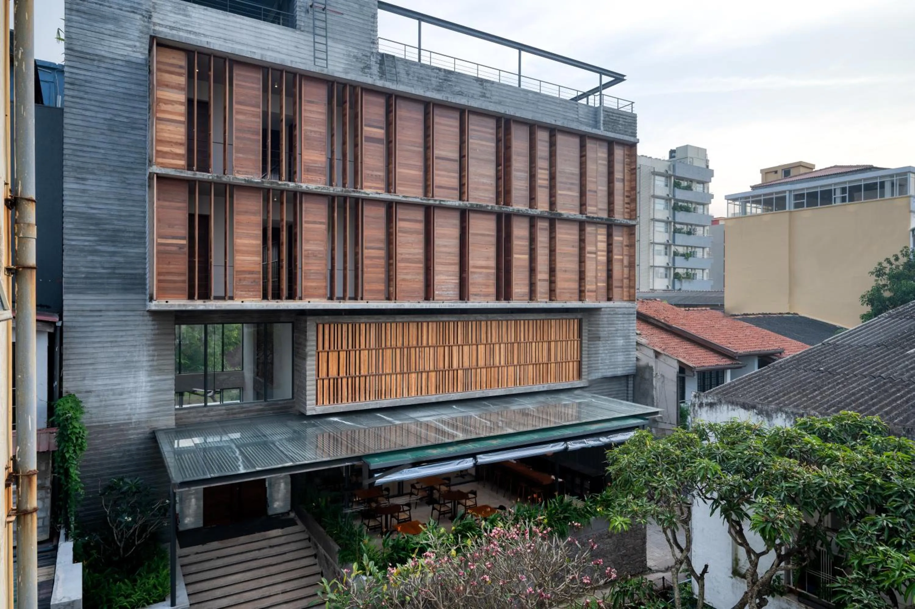 Property building in Taprobane House