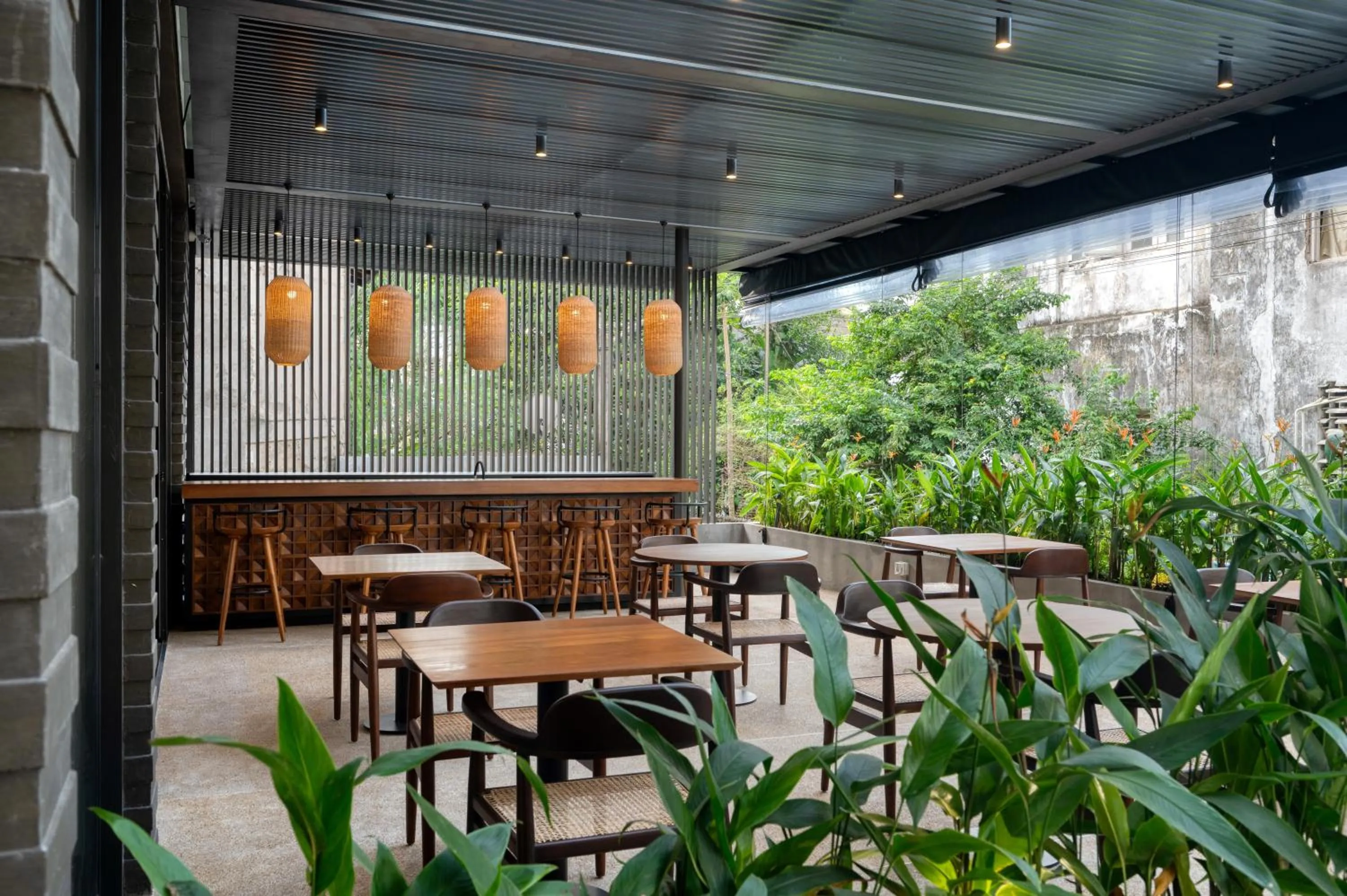 Restaurant/places to eat in Taprobane House