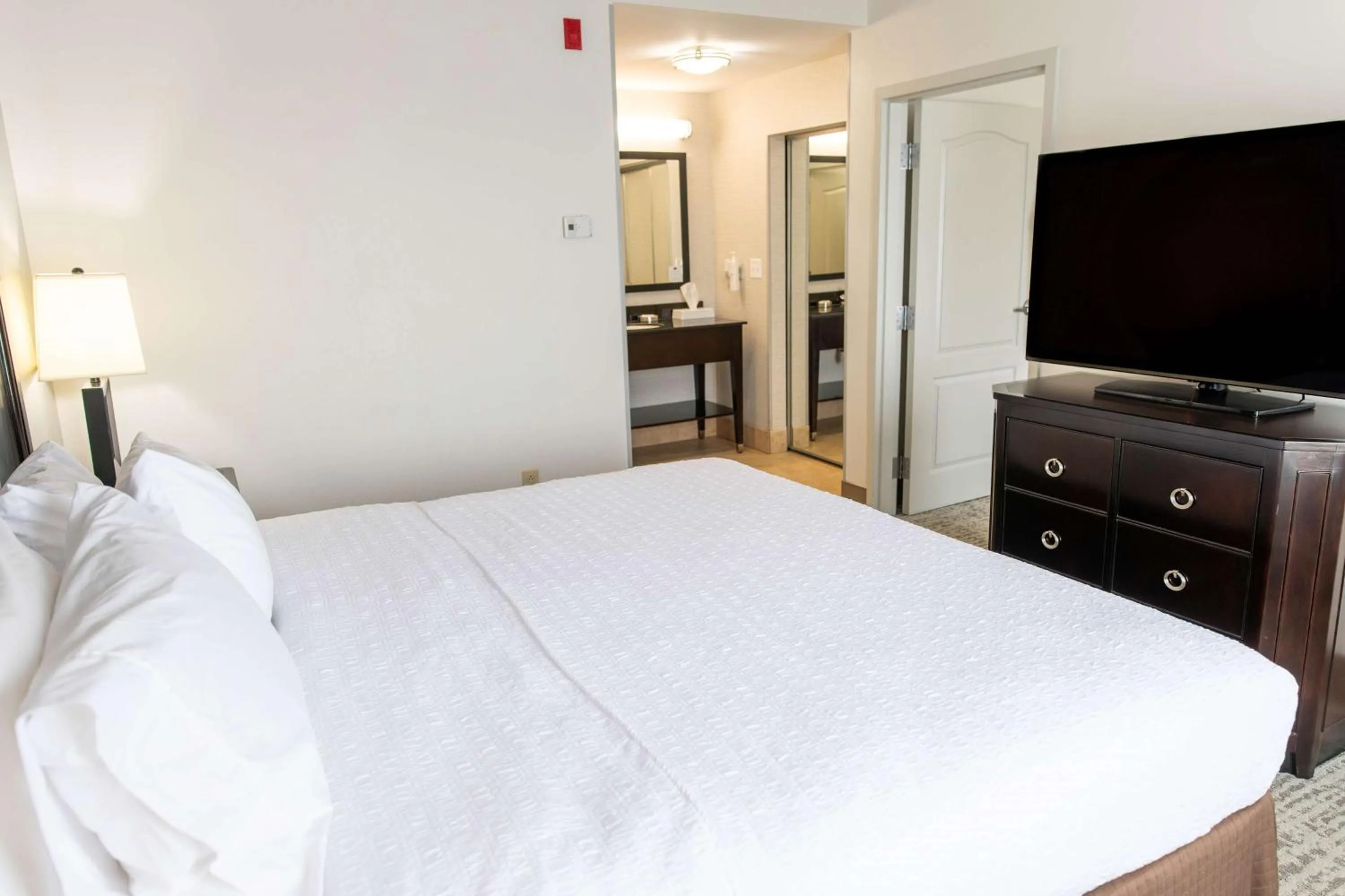 Bed in Hampton Inn & Suites Effingham