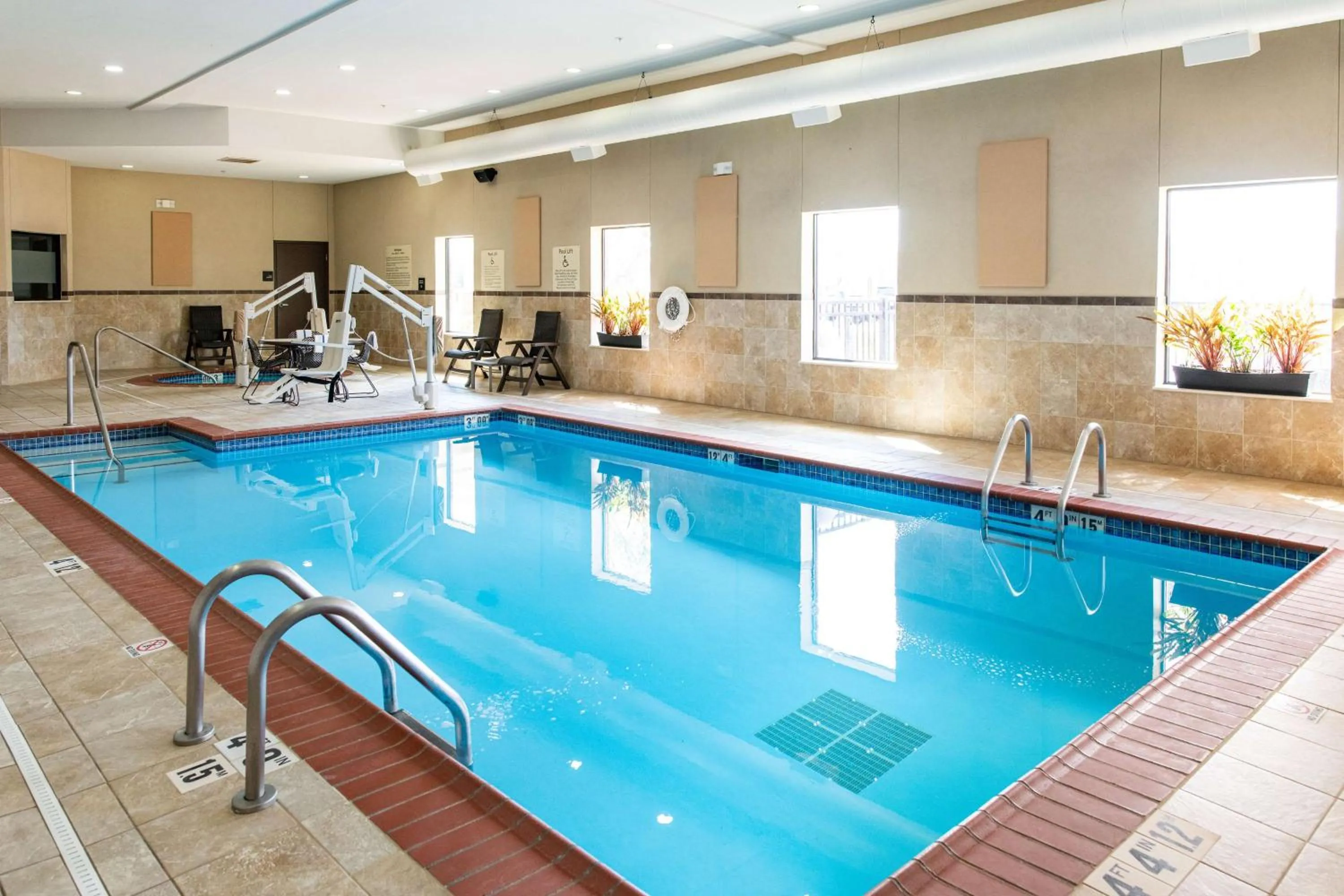 Pool view in Hampton Inn & Suites Effingham