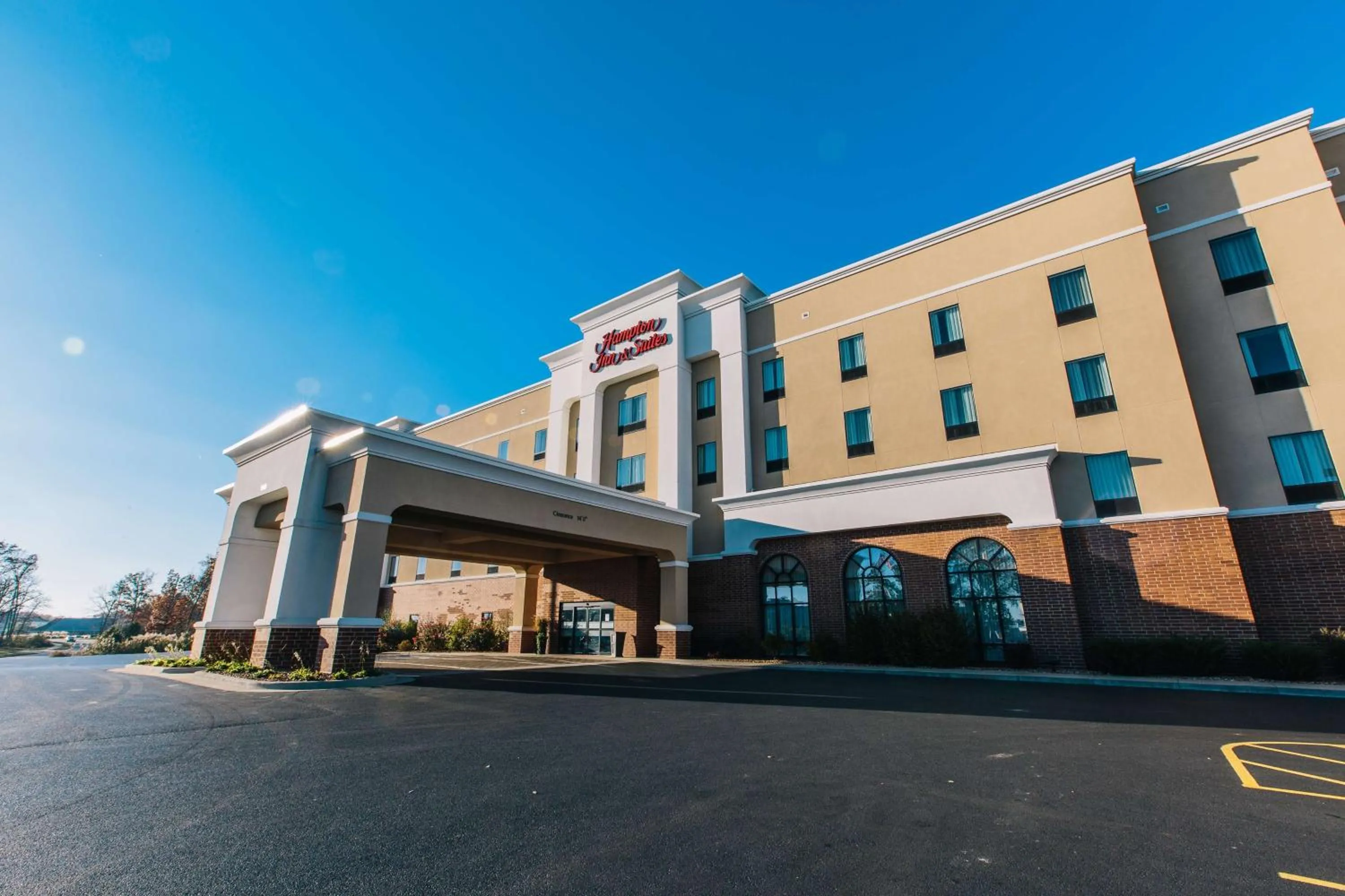 Property building in Hampton Inn & Suites Effingham