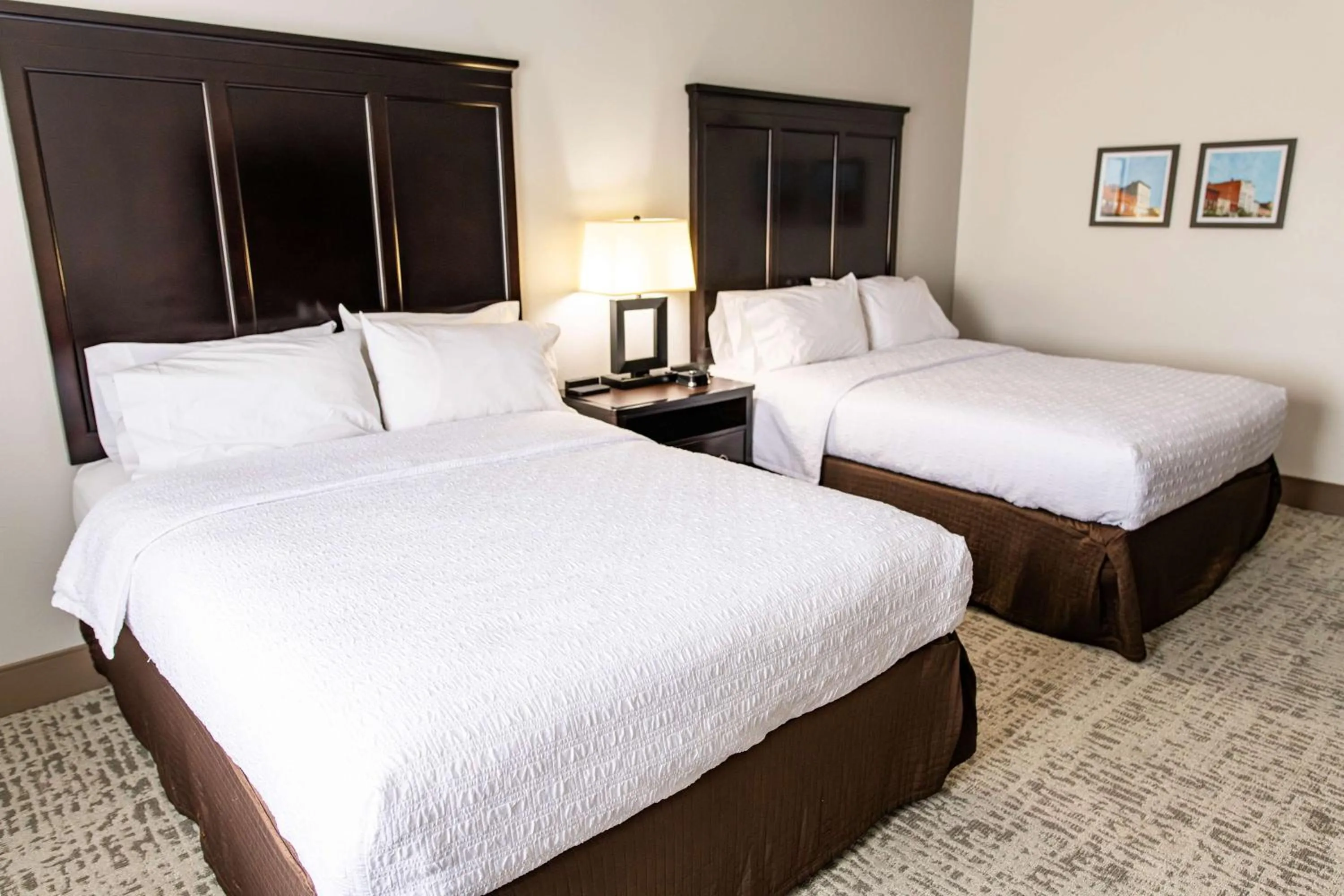 Bed in Hampton Inn & Suites Effingham