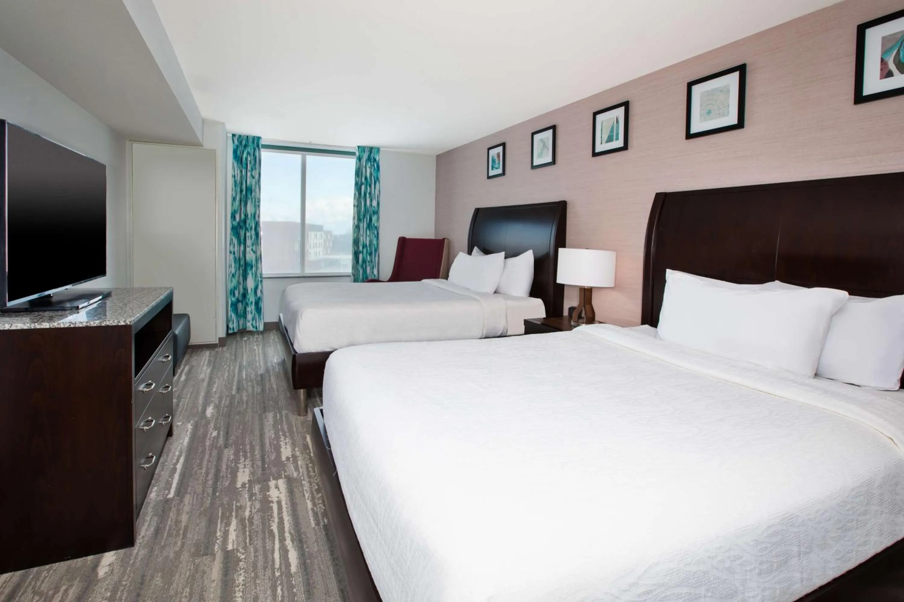 Bed in Hilton Garden Inn Benton Harbor