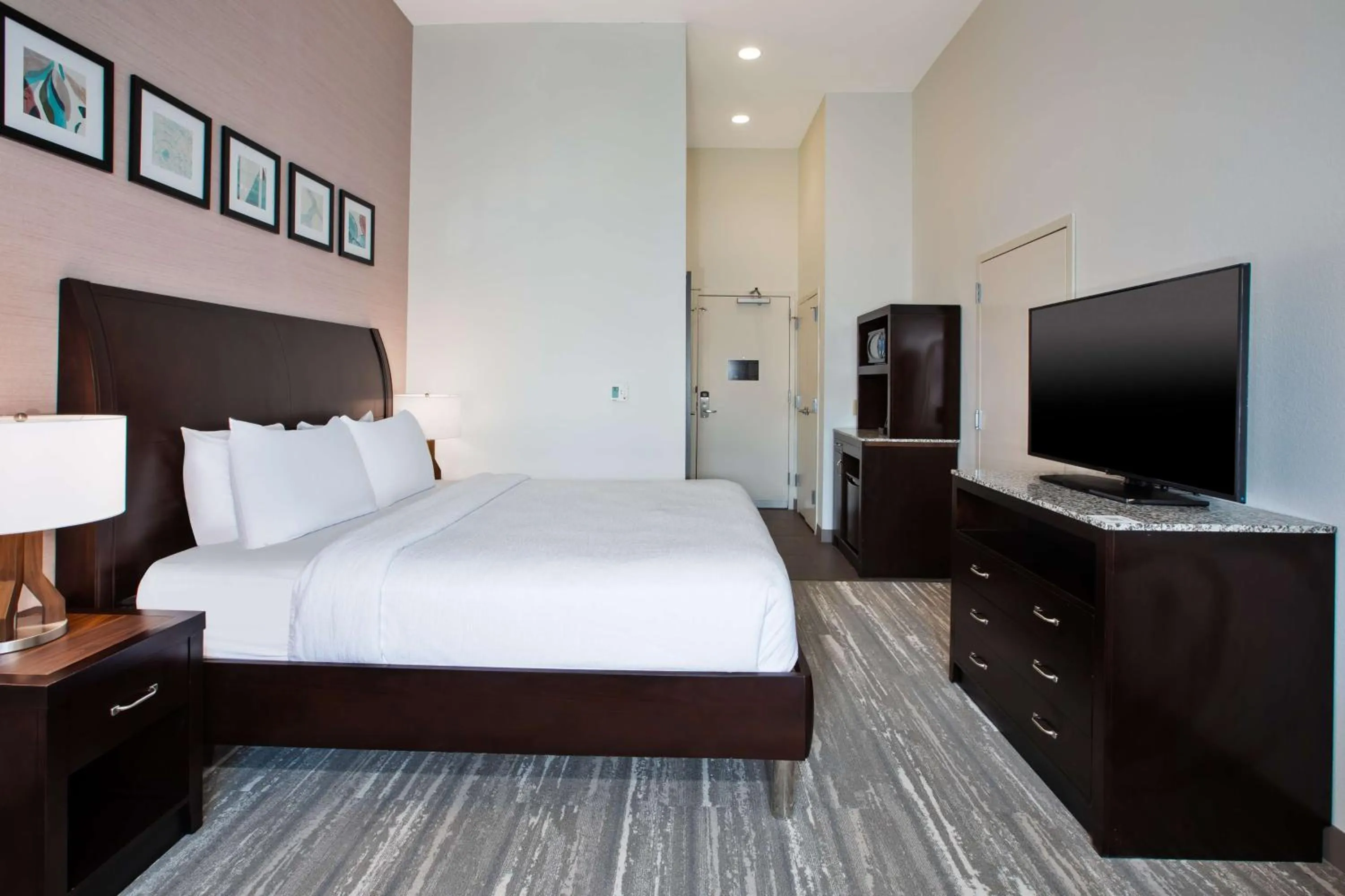 Bed in Hilton Garden Inn Benton Harbor